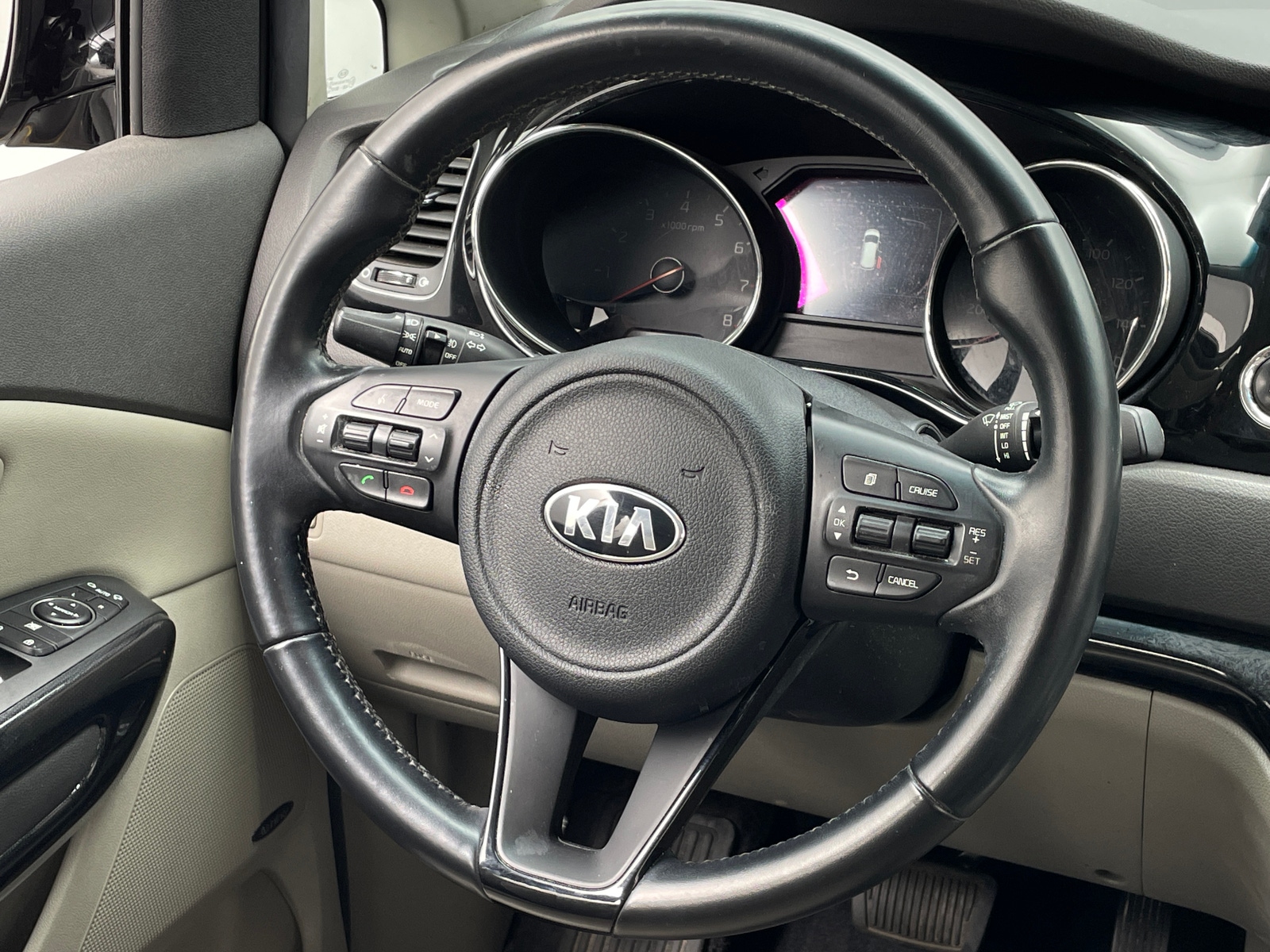Thumbnail: 2018 Kia Sedona - 4