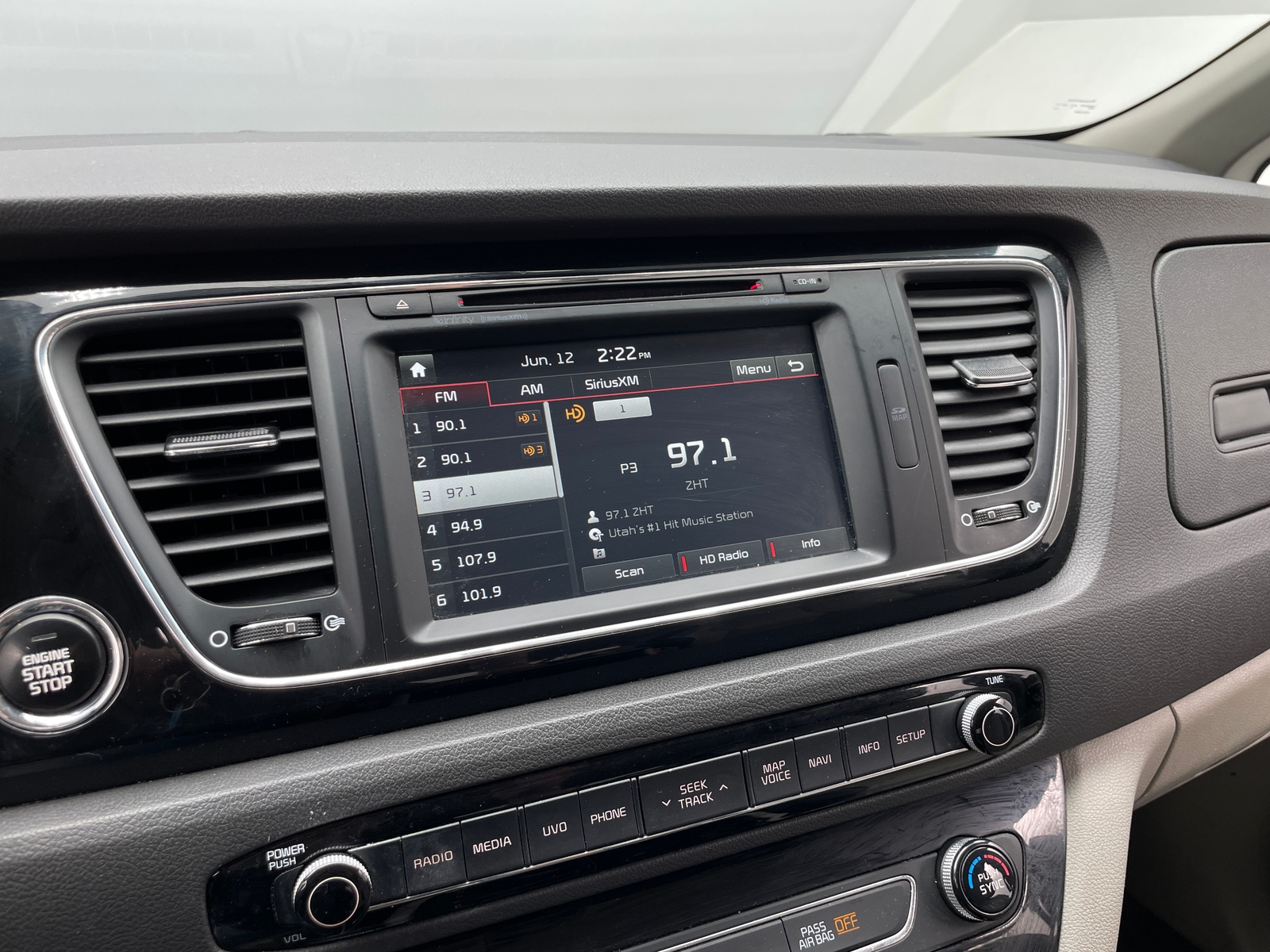Thumbnail: 2018 Kia Sedona - 3