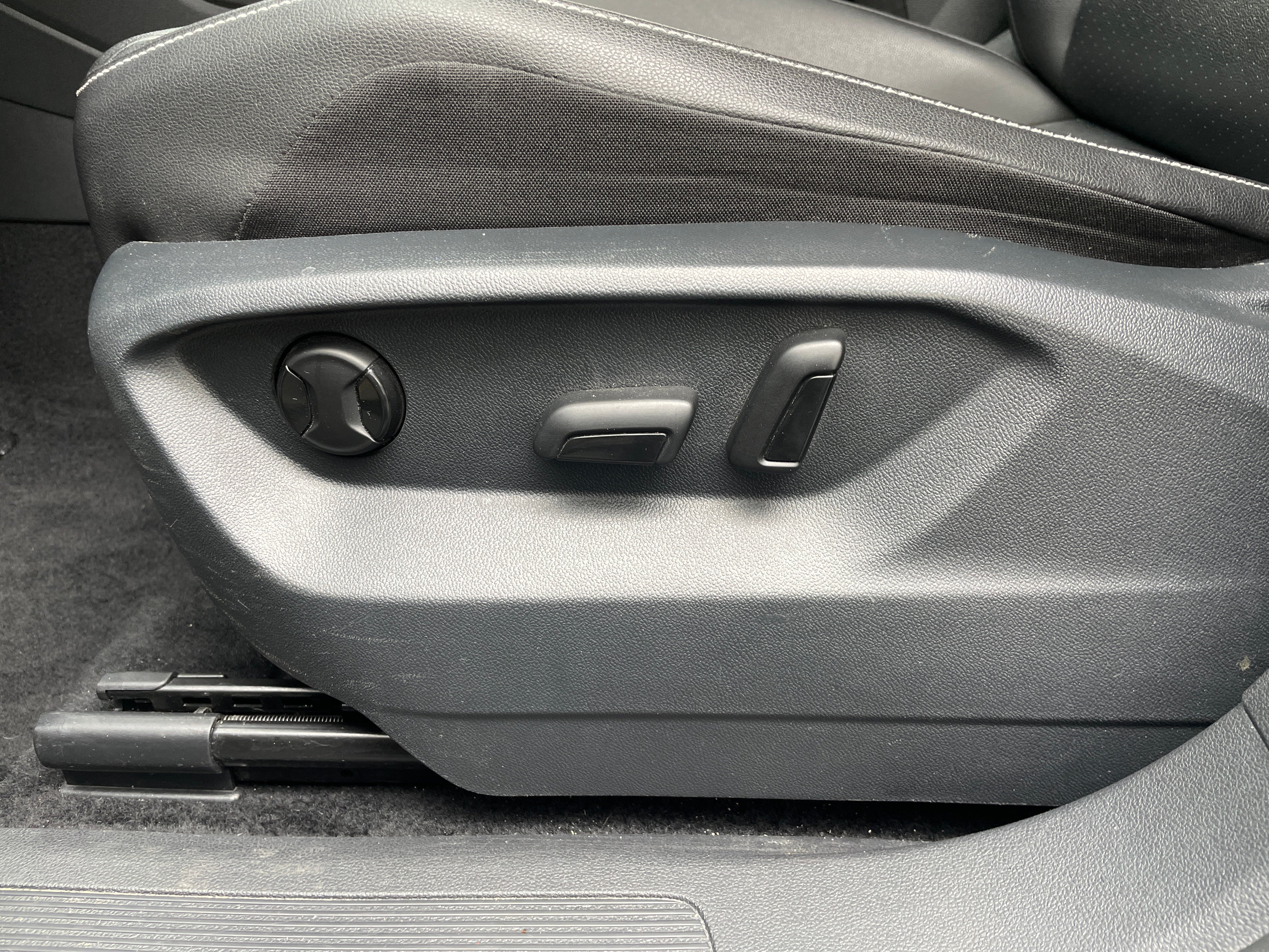 Used 2021 Volkswagen Tiguan SE with VIN 3VV2B7AX8MM003840 for sale in Pewaukee, WI