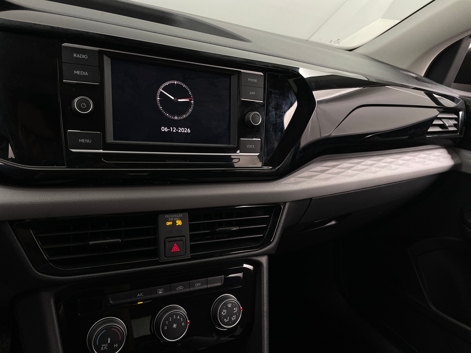 Thumbnail: 2023 Volkswagen Taos - 4