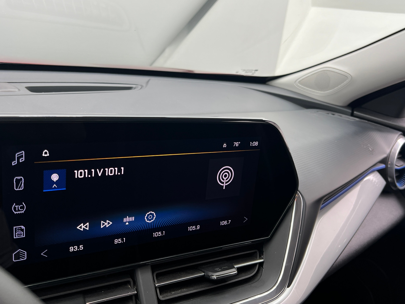 Thumbnail: 2025 Chevrolet Trax - 4