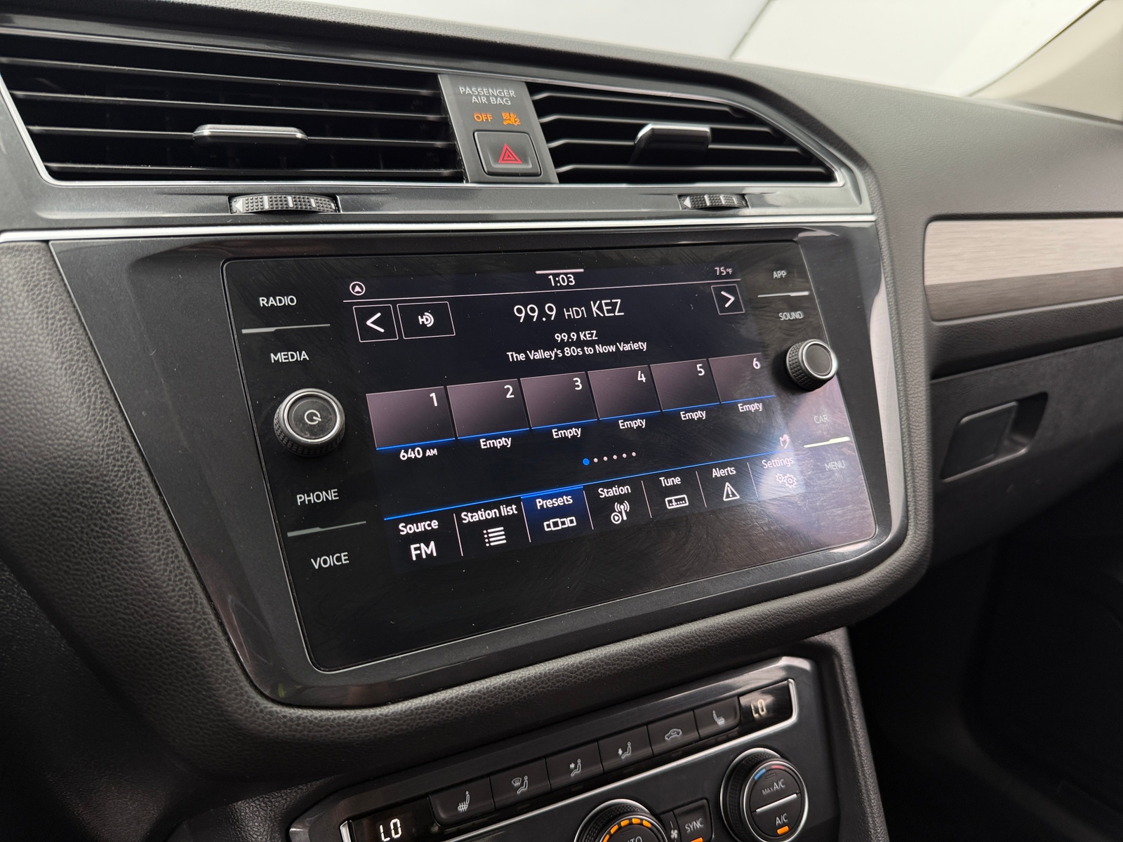 Thumbnail: 2021 Volkswagen Tiguan - 3
