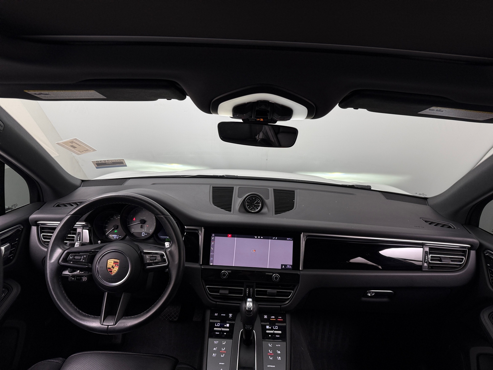 Thumbnail: 2022 Porsche Macan - 2