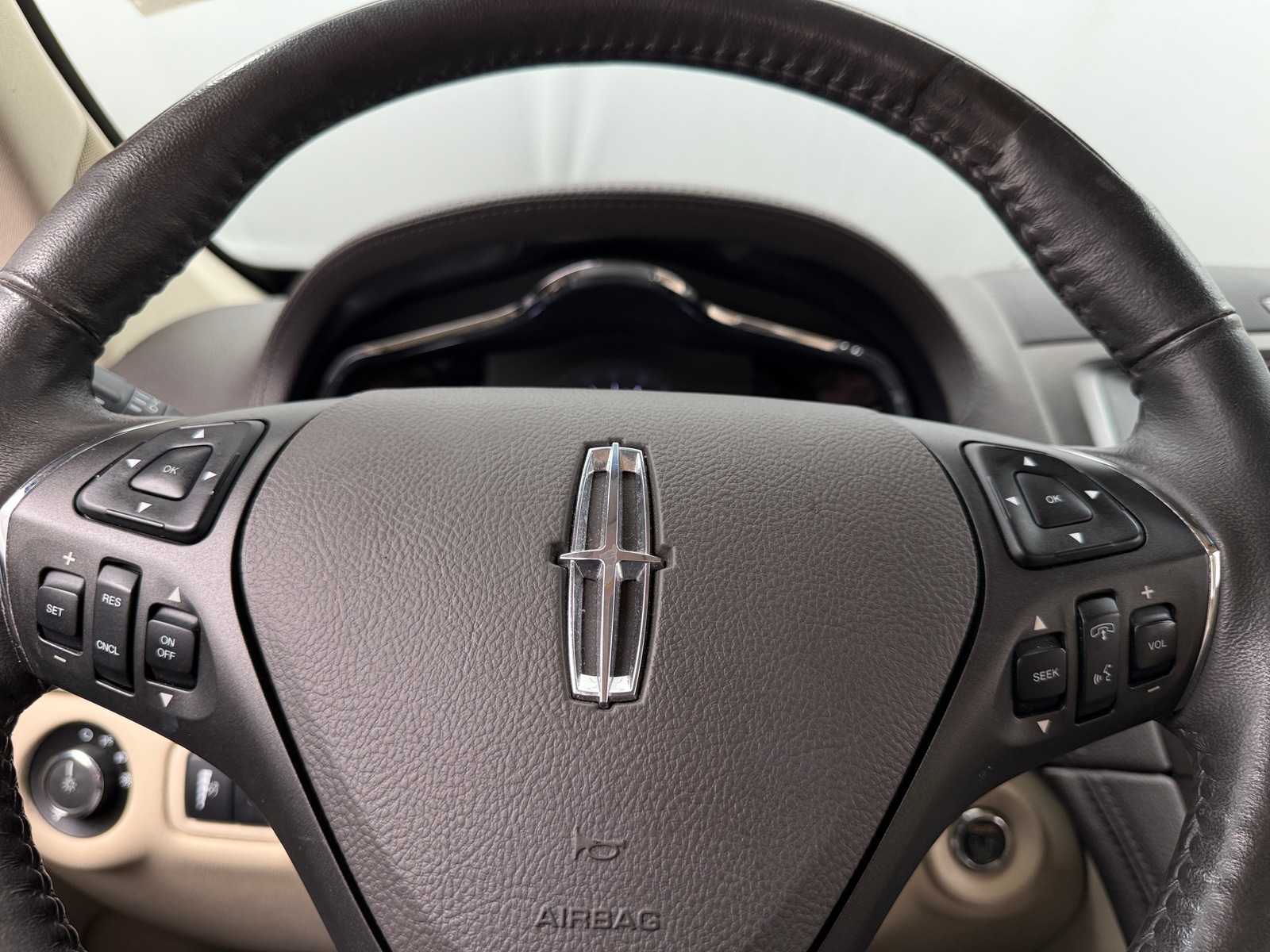 Thumbnail: 2013 Lincoln MKT - 4