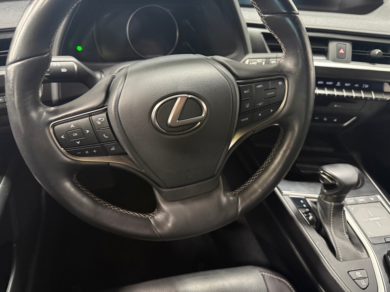 Thumbnail: 2019 Lexus UX - 4