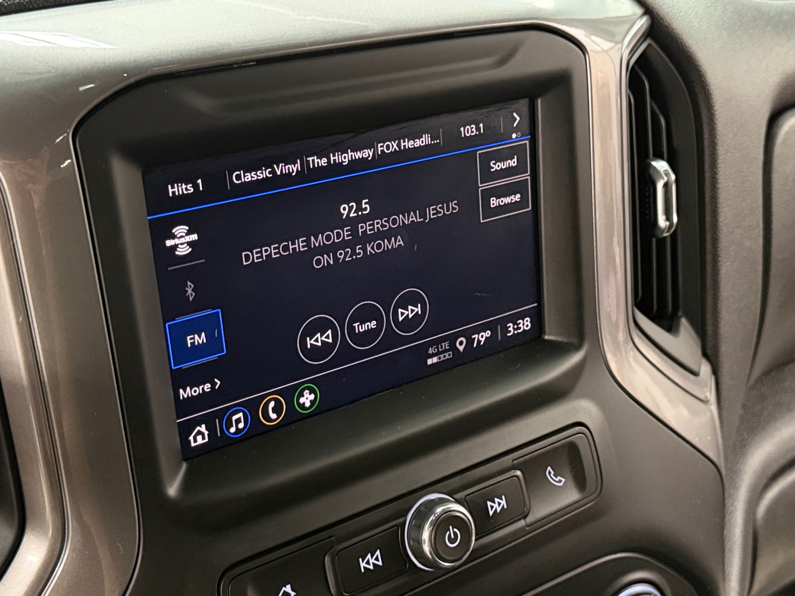 Thumbnail: 2025 Chevrolet Silverado 1500 - 4