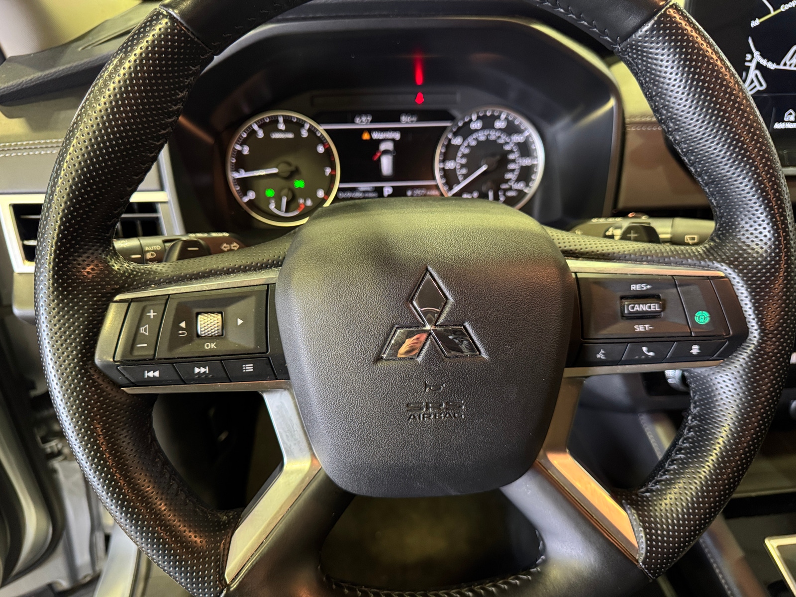 Thumbnail: 2024 Mitsubishi Outlander - 4
