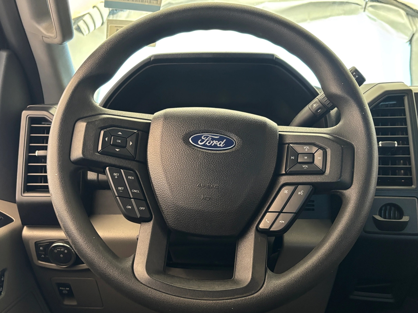 Thumbnail: 2017 Ford Econoline - 5