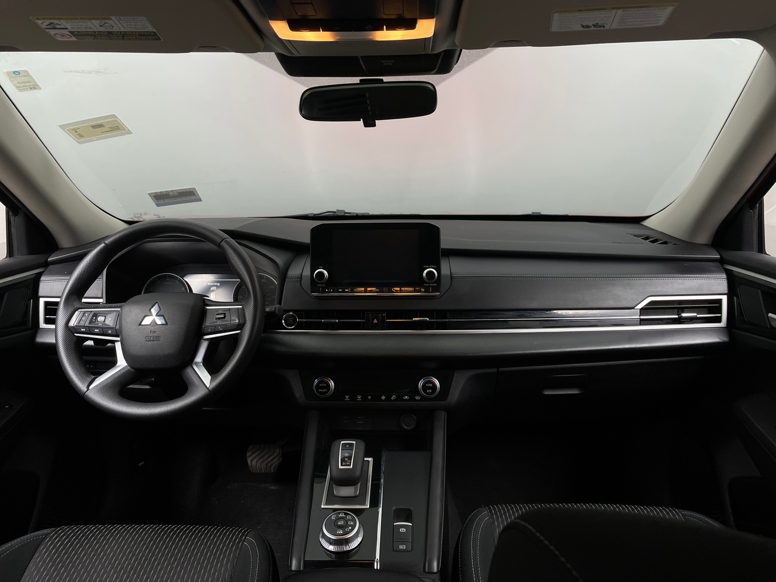 Thumbnail: 2024 Mitsubishi Outlander - 3