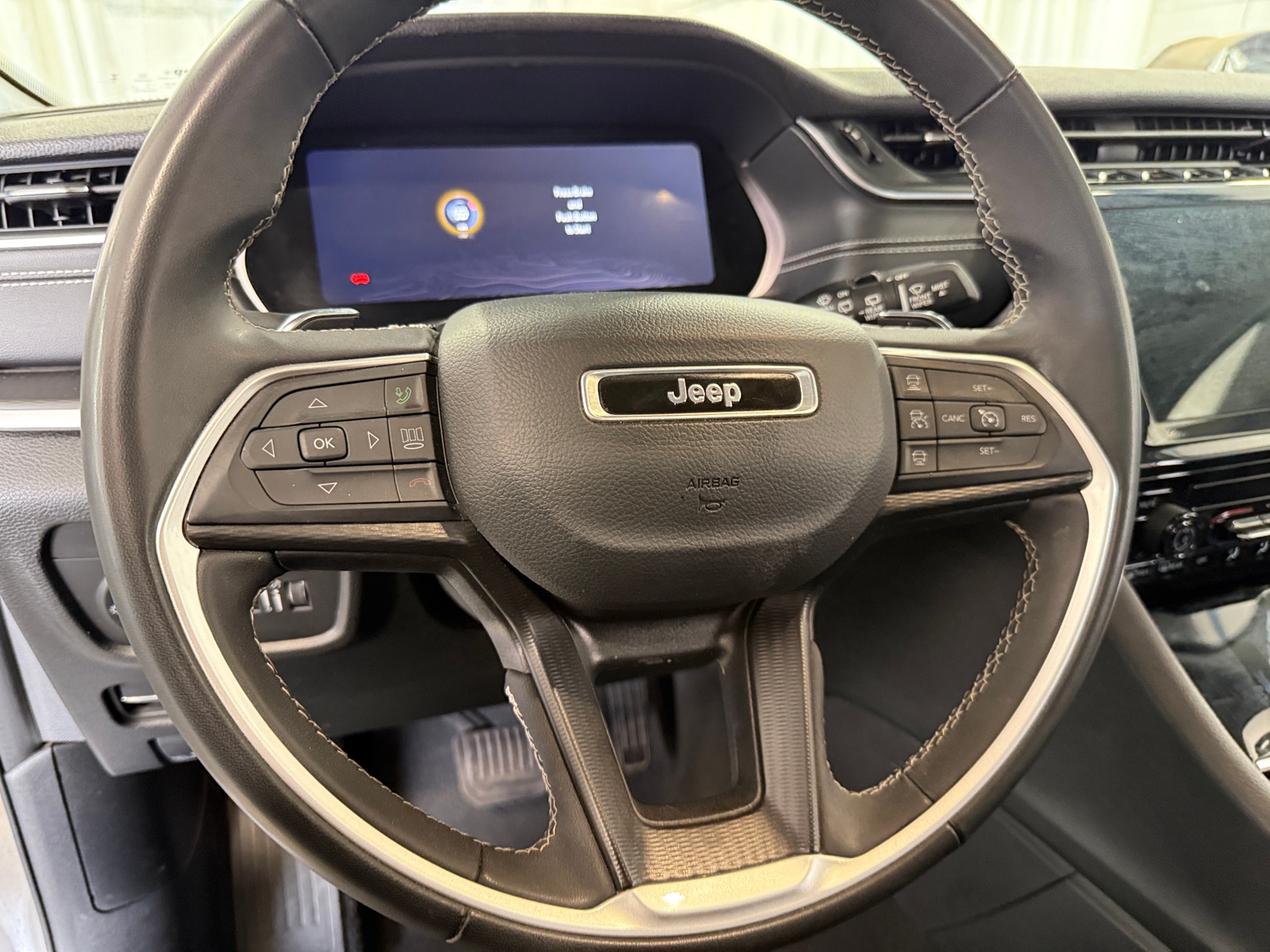Thumbnail: 2023 Jeep Grand Cherokee L - 5
