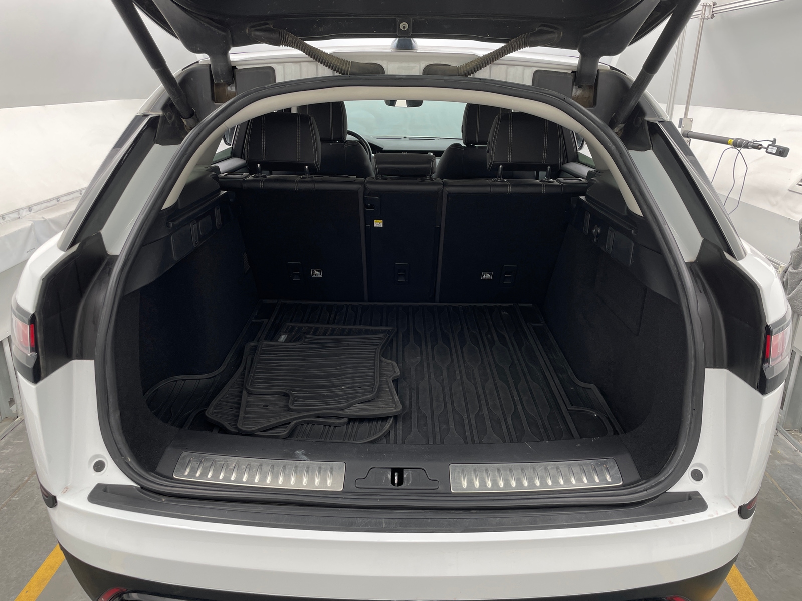Thumbnail: 2019 Land Rover Range Rover Velar - 6