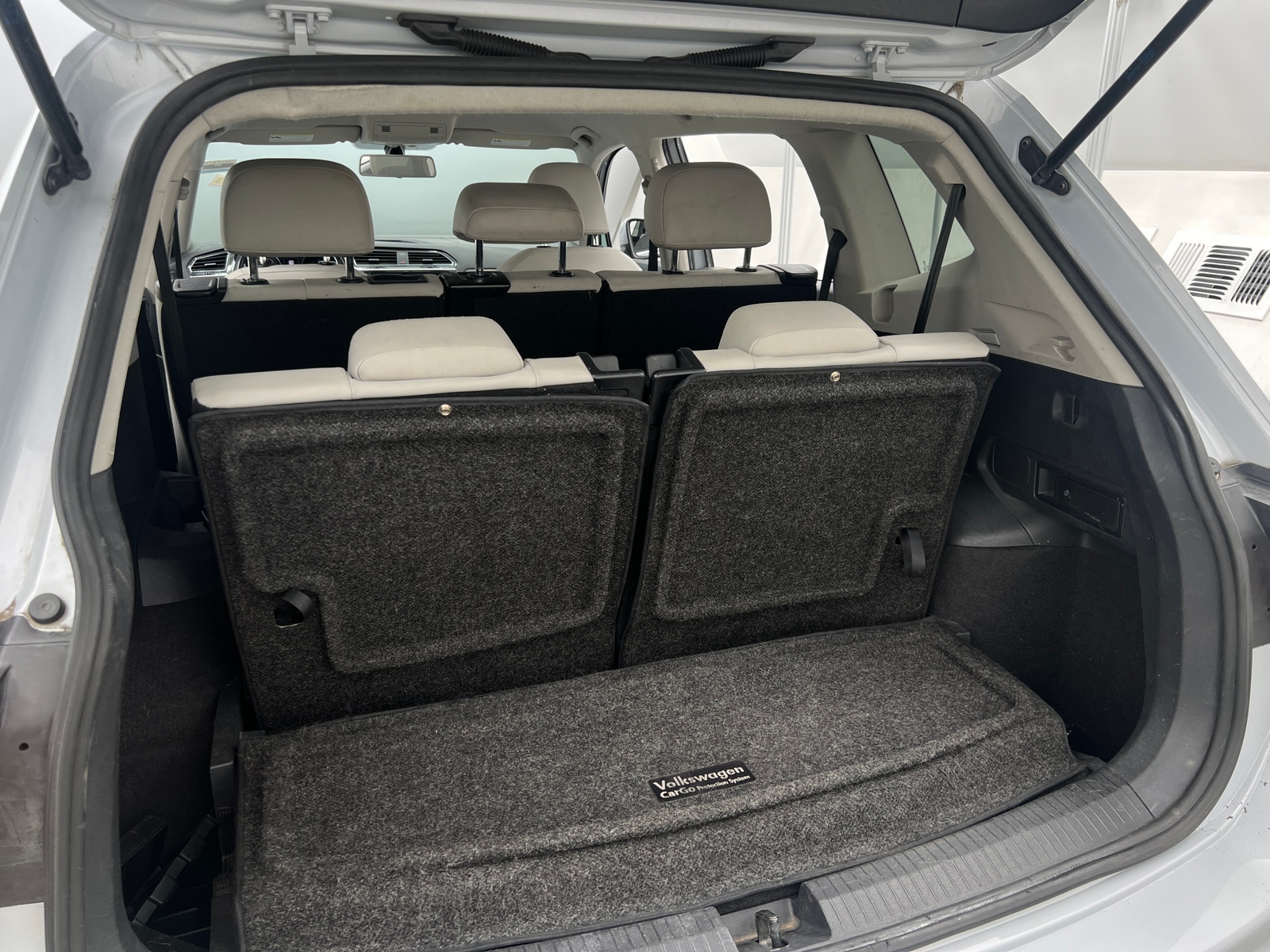 Thumbnail: 2019 Volkswagen Tiguan - 6