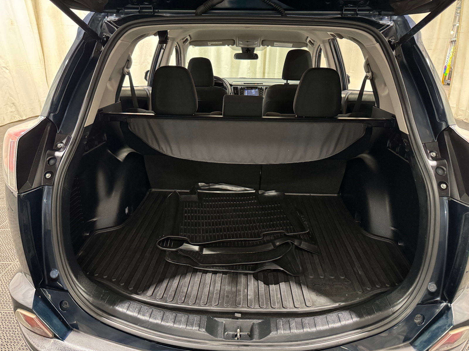 Thumbnail: 2018 Toyota RAV4 - 7