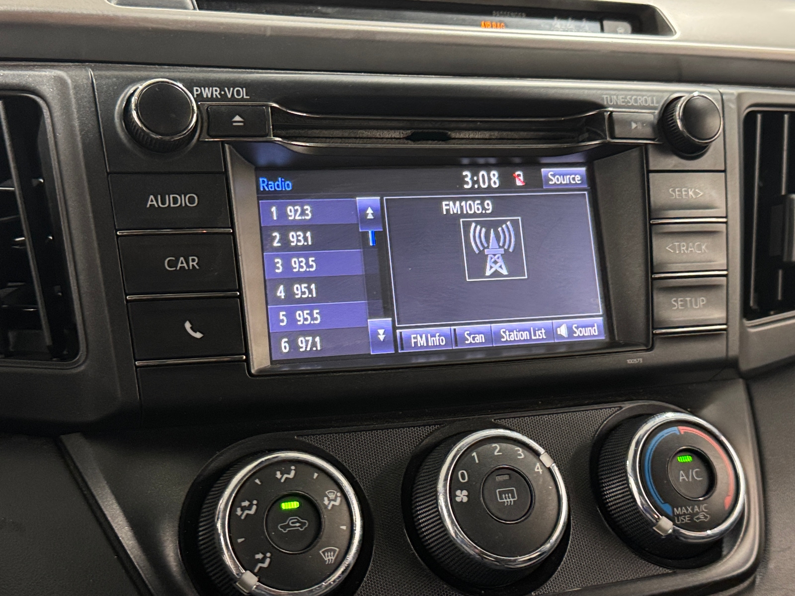 Thumbnail: 2018 Toyota RAV4 - 4