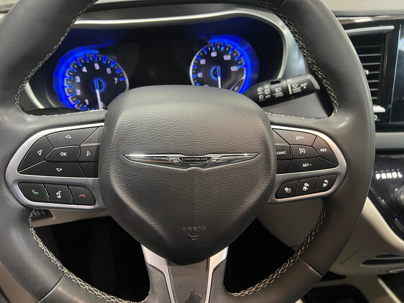 Thumbnail: 2023 Chrysler Pacifica - 4