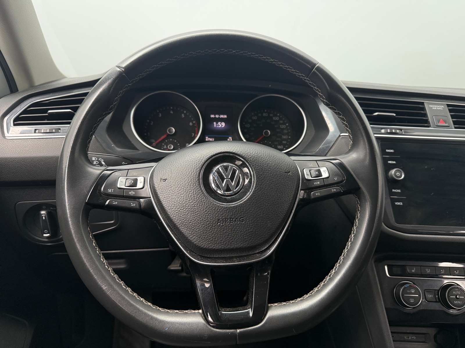Thumbnail: 2021 Volkswagen Tiguan - 4