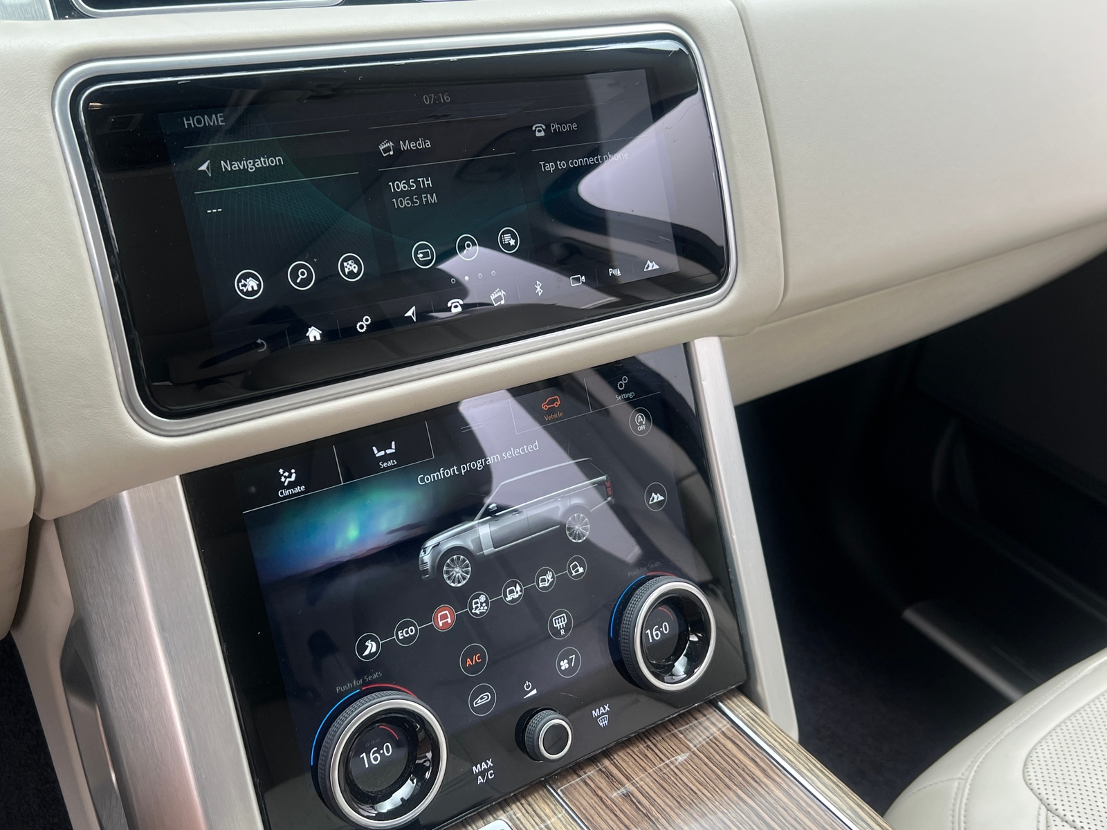 Thumbnail: 2020 Land Rover Range Rover - 3