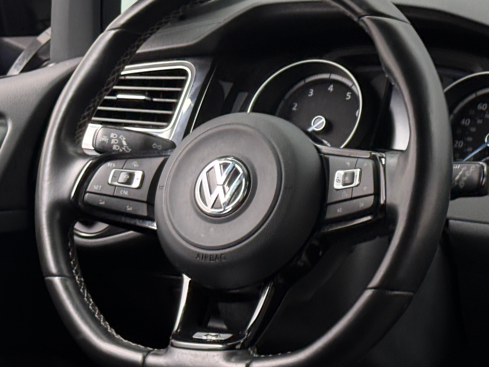 Thumbnail: 2017 Volkswagen Golf - 4