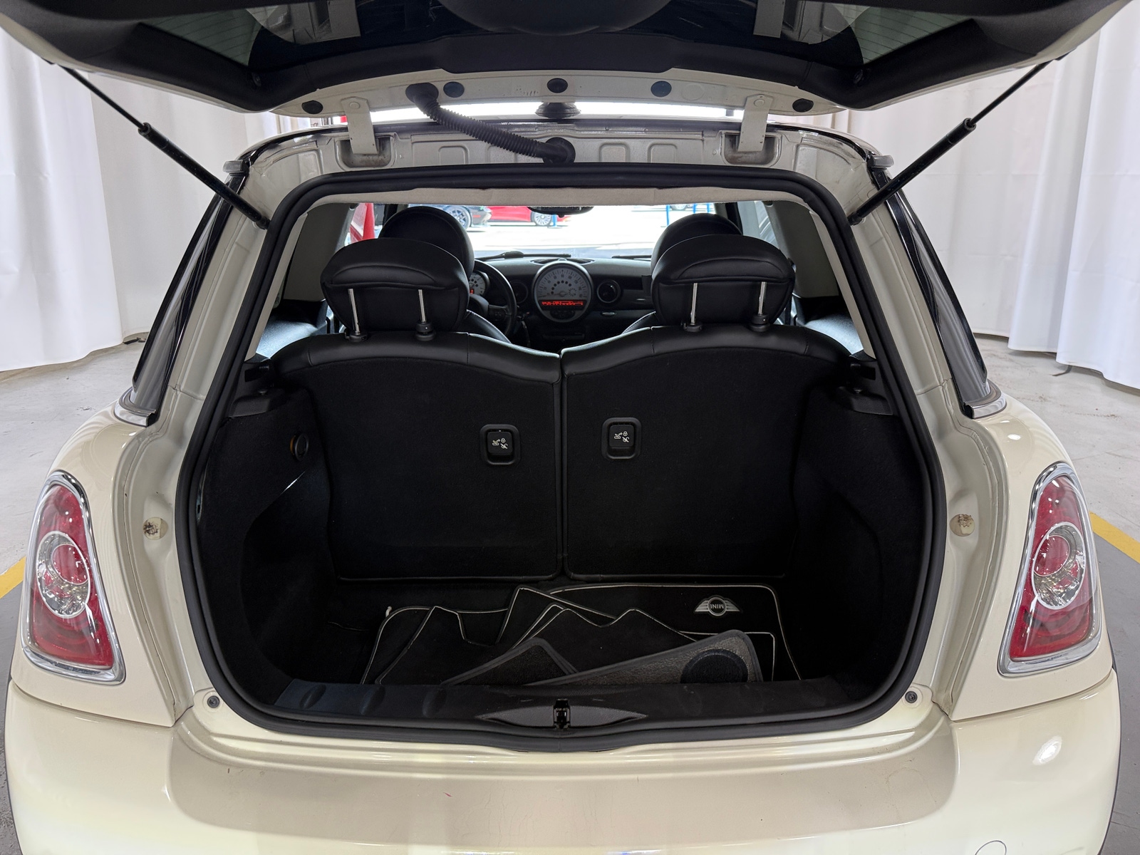 Thumbnail: 2012 MINI Cooper Hardtop - 6