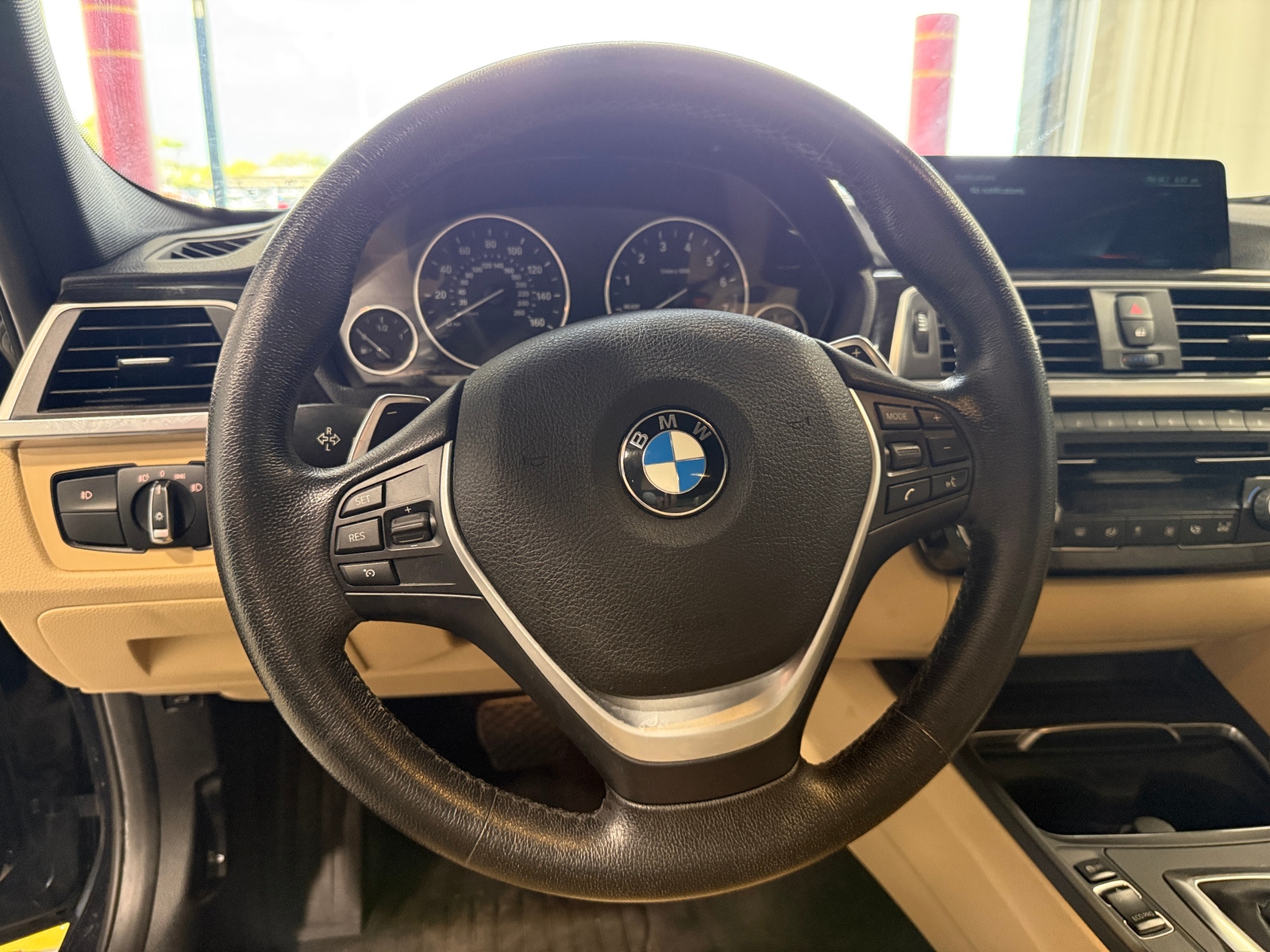 Thumbnail: 2017 BMW 3 Series - 4