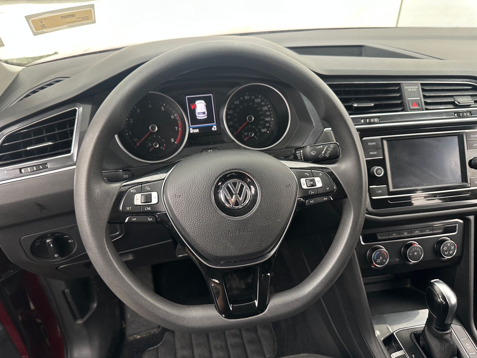 Thumbnail: 2018 Volkswagen Tiguan - 5