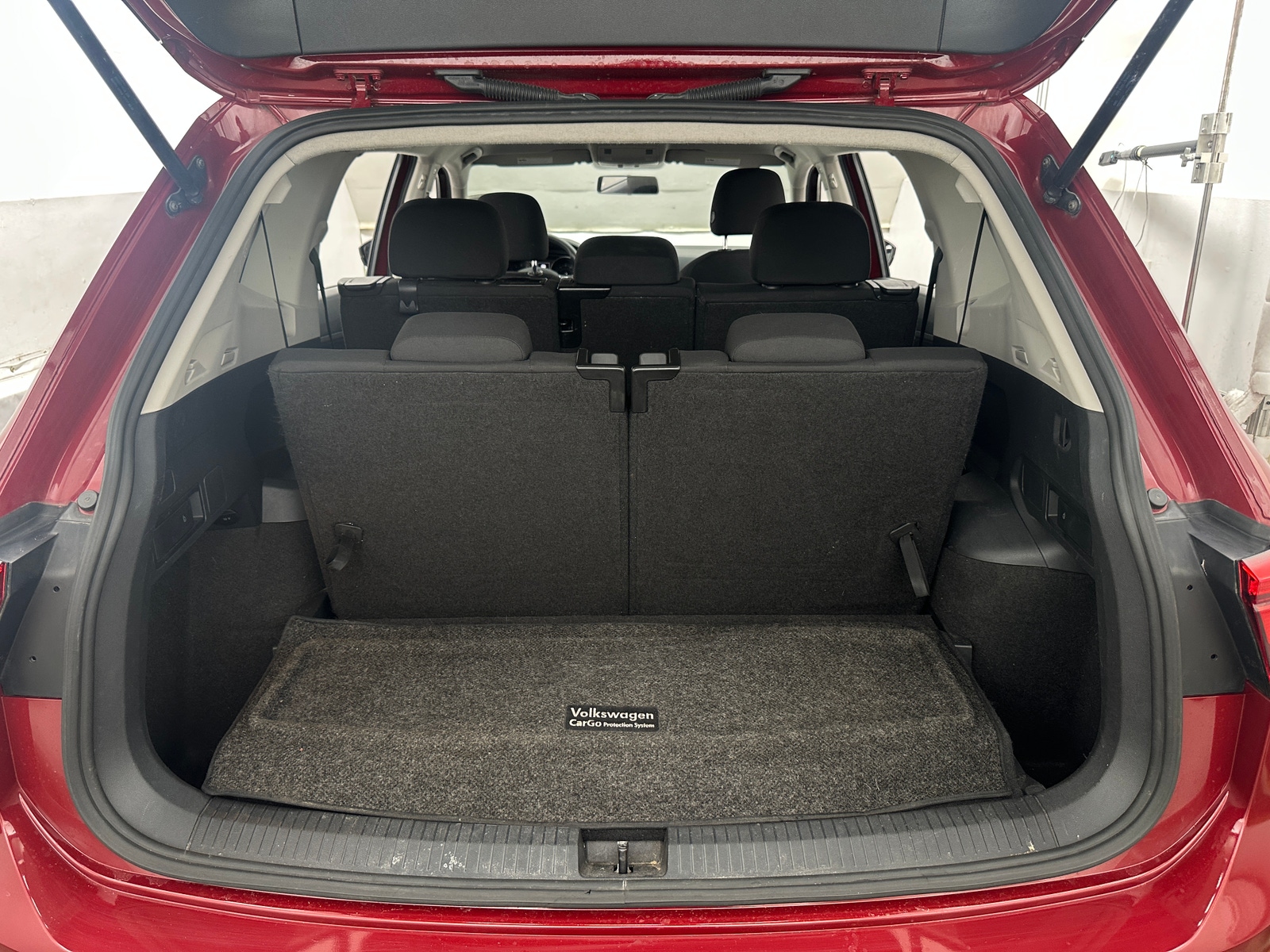 Thumbnail: 2018 Volkswagen Tiguan - 7