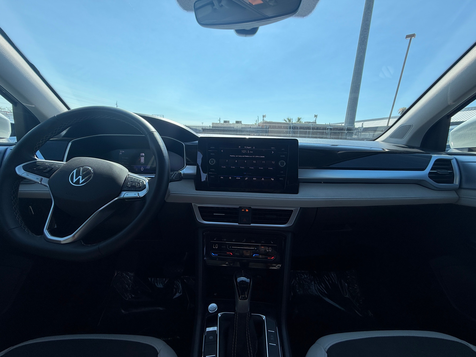 Thumbnail: 2025 Volkswagen Taos - 3