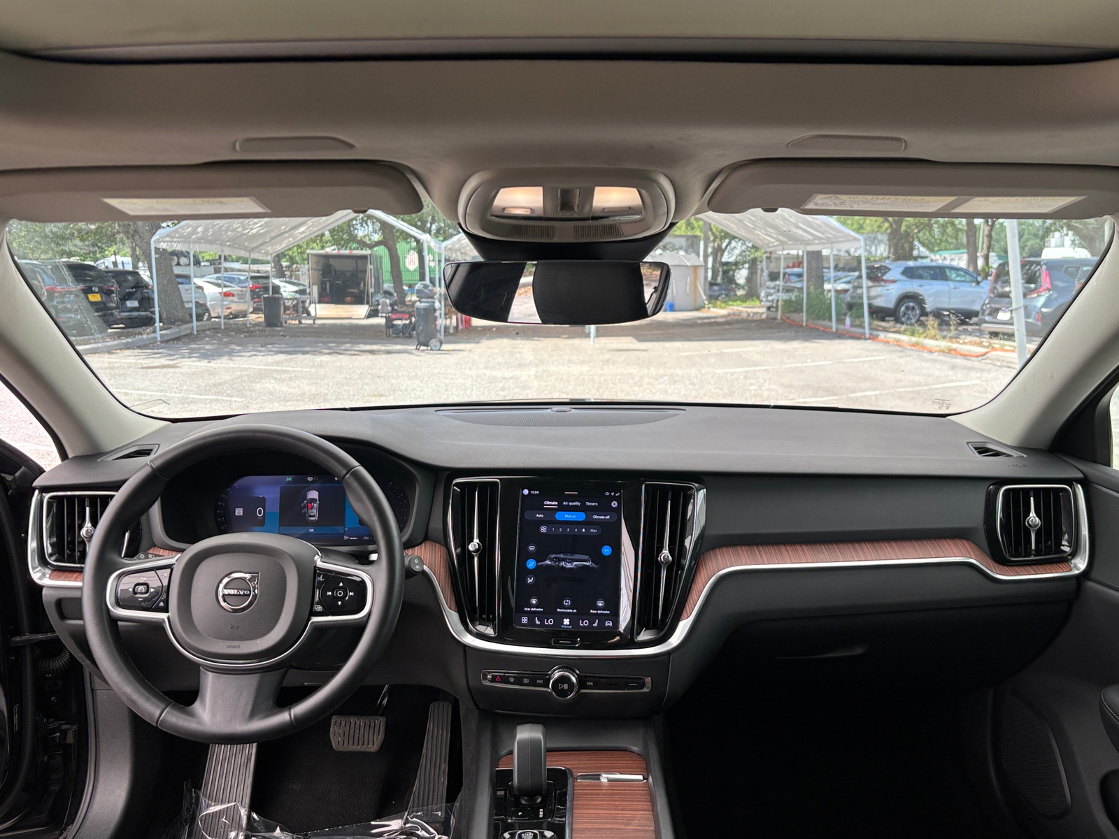 Thumbnail: 2025 Volvo V60 - 2