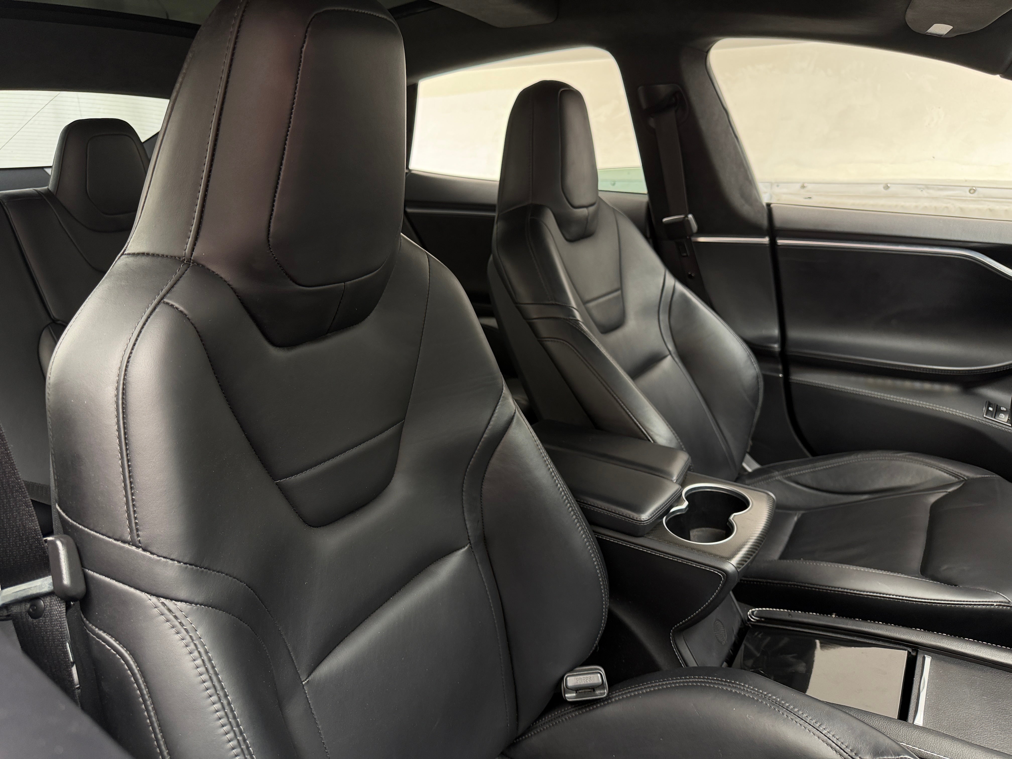 Used 2015 Tesla Model S 85D with VIN 5YJSA1H29FF094097 for sale in Oak Creek, WI