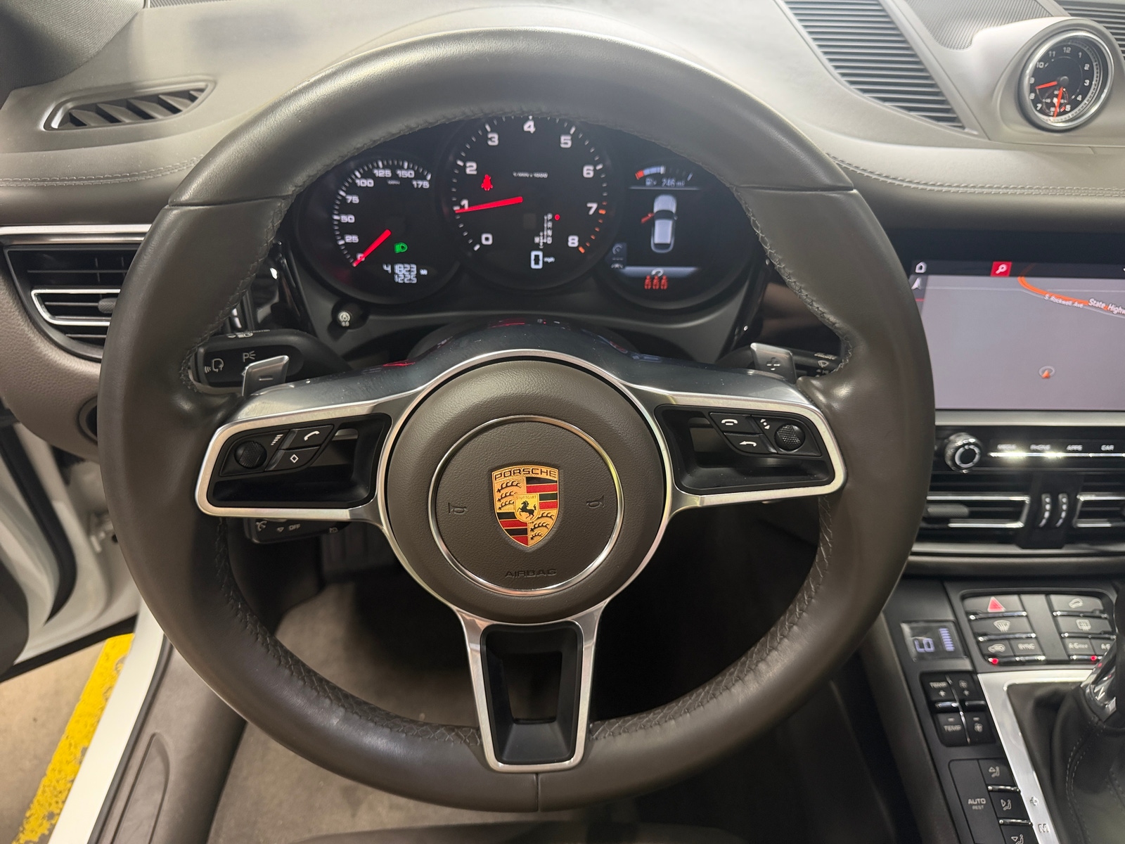 Thumbnail: 2021 Porsche Macan - 4