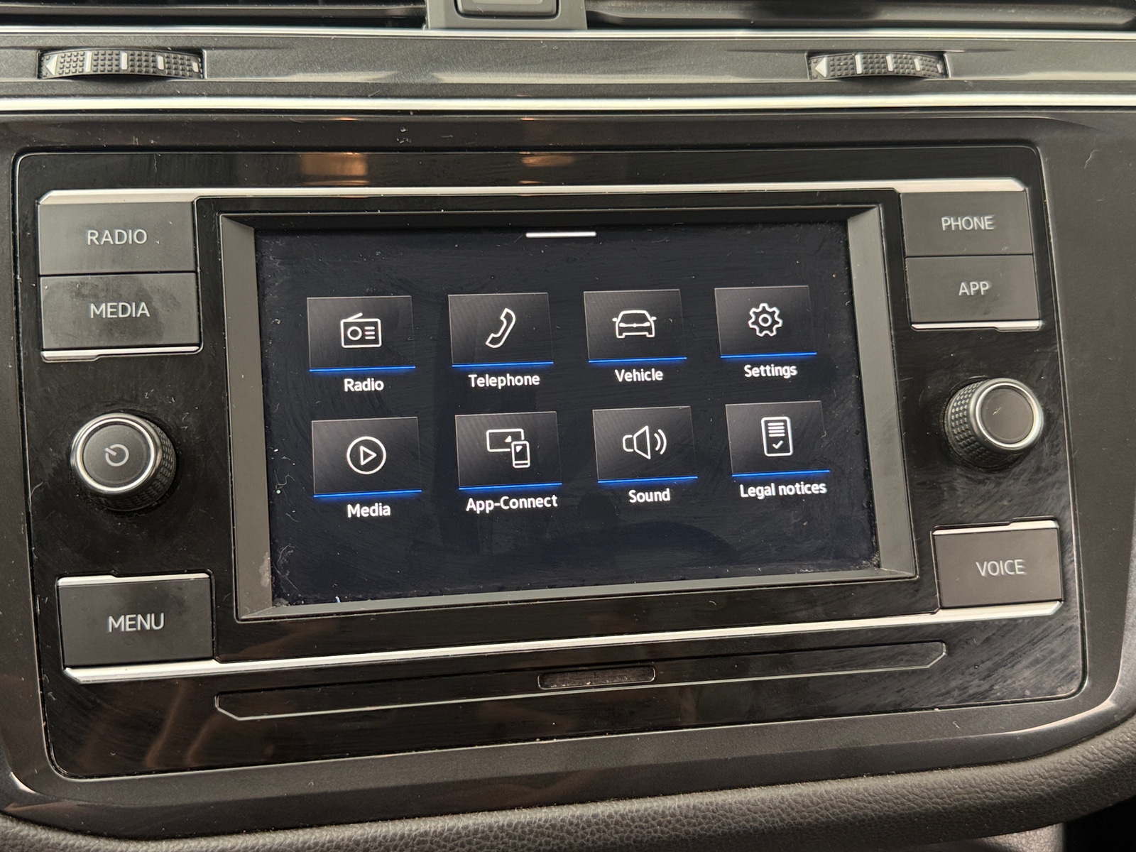 Thumbnail: 2021 Volkswagen Tiguan - 4