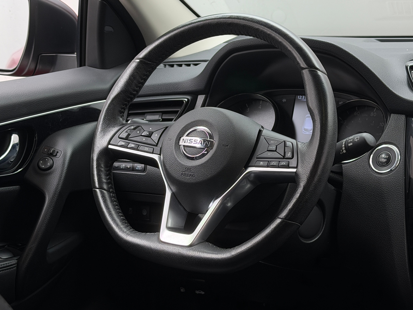 Thumbnail: 2017 Nissan Rogue Sport - 4