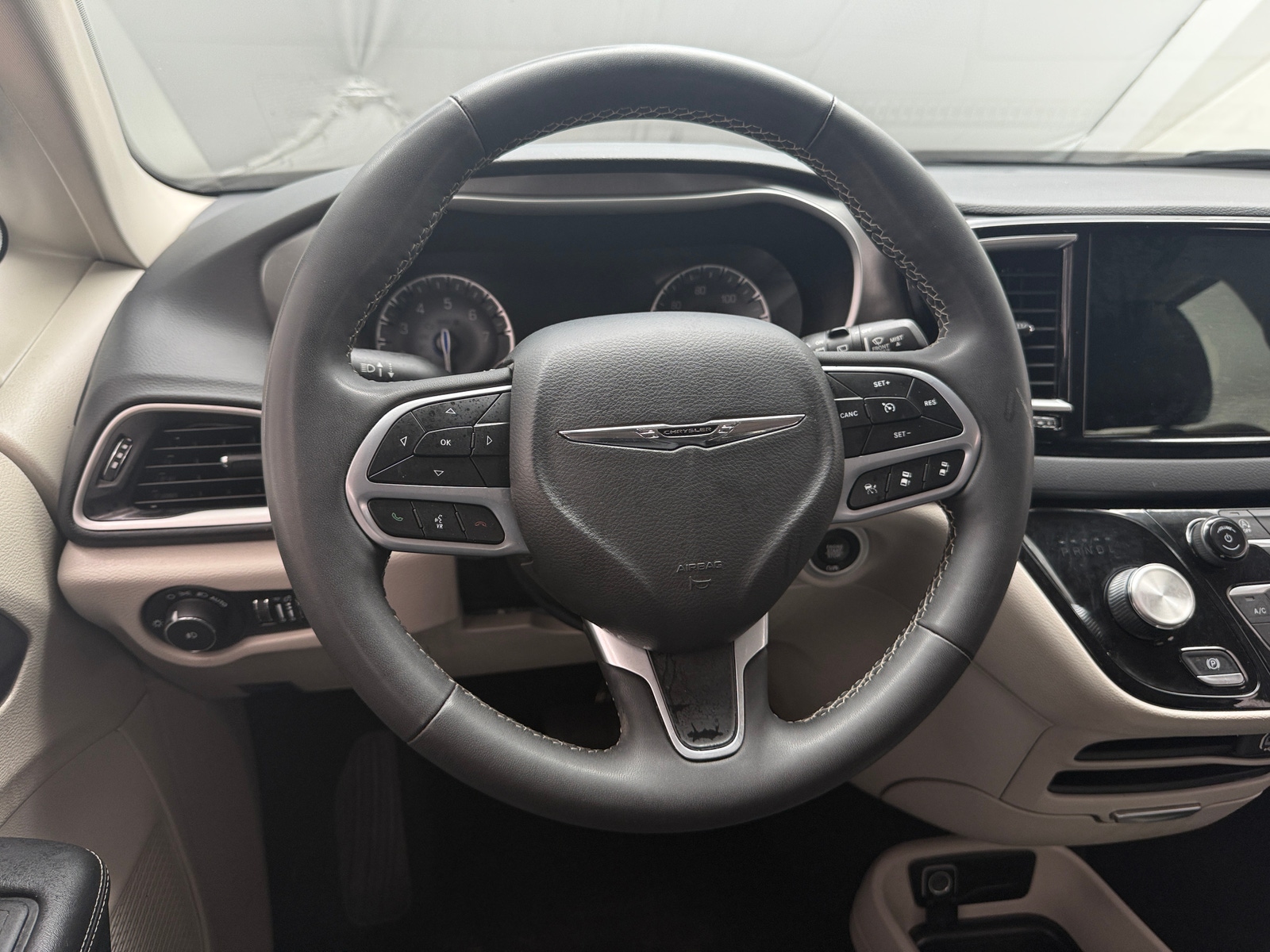 Thumbnail: 2023 Chrysler Pacifica - 4