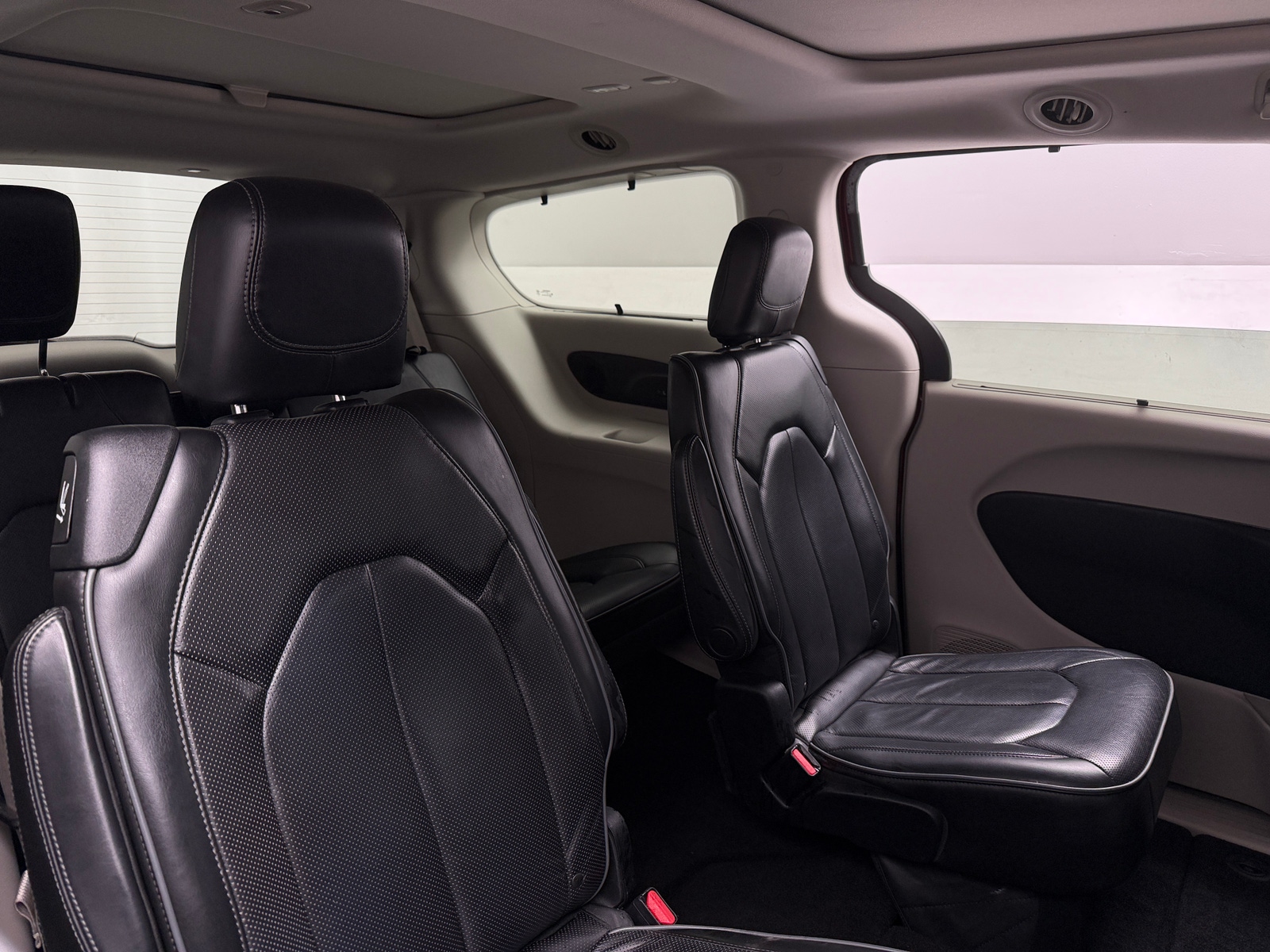 Thumbnail: 2018 Chrysler Pacifica - 5