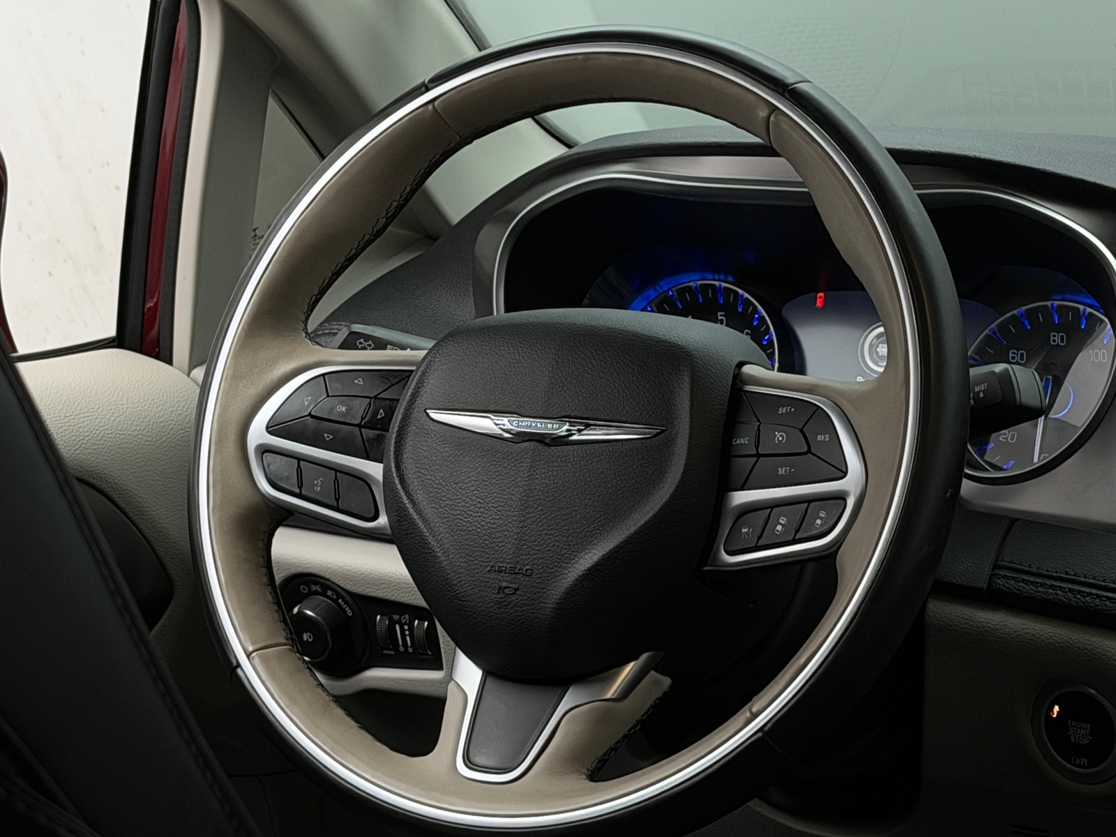 Thumbnail: 2018 Chrysler Pacifica - 4