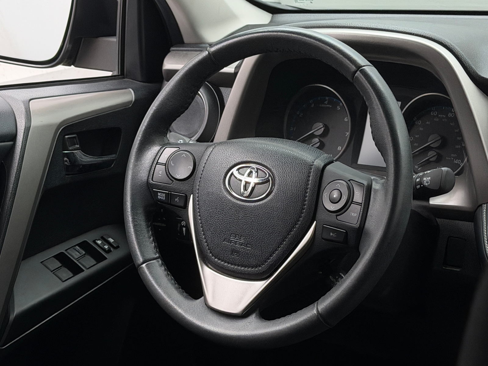 Thumbnail: 2017 Toyota RAV4 - 5