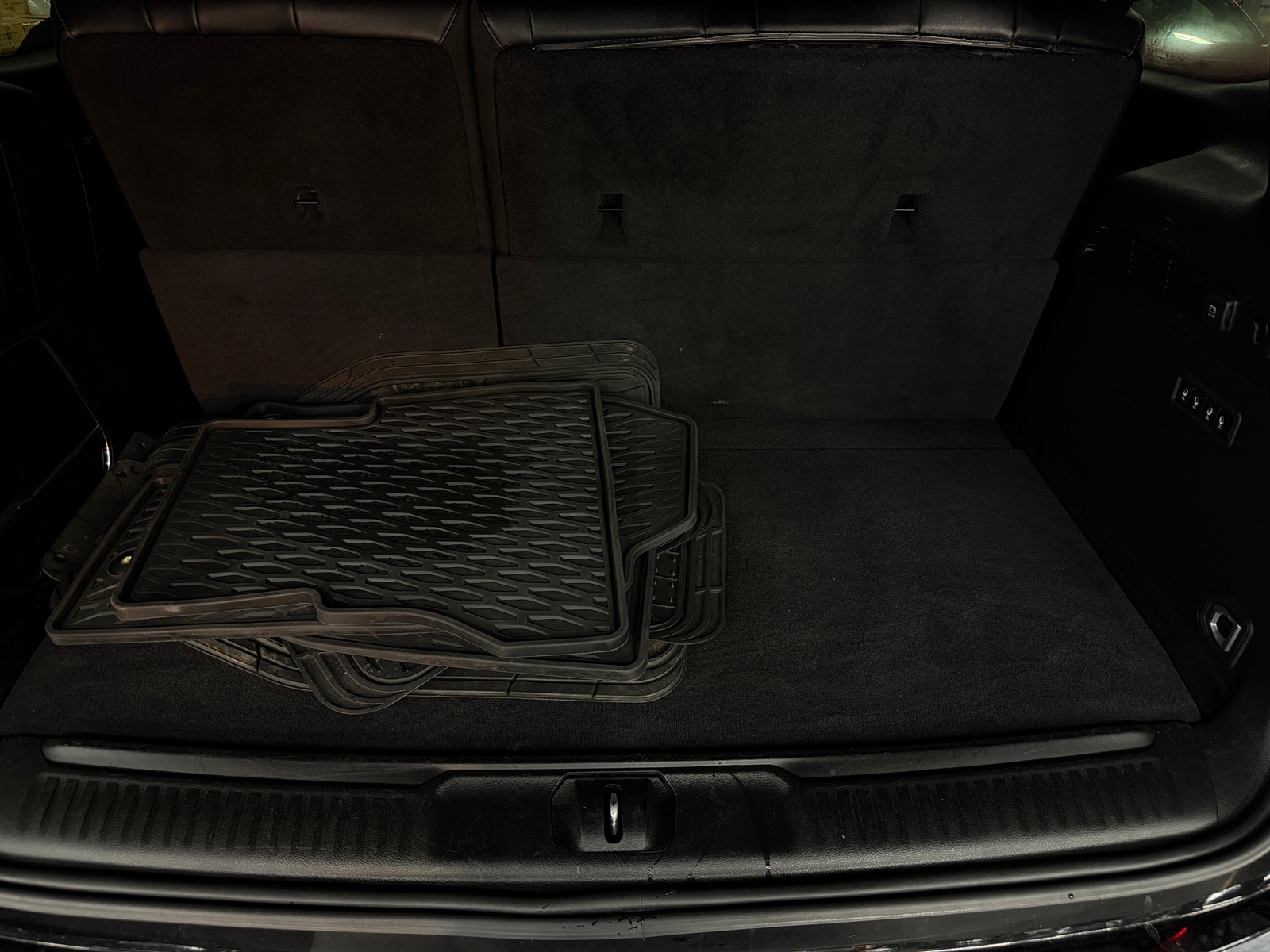 Thumbnail: 2022 Jeep Wagoneer - 6