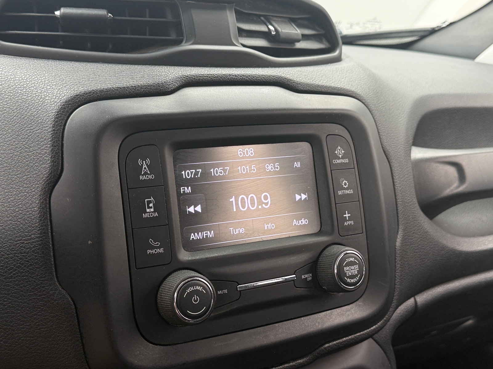 Thumbnail: 2019 Jeep Renegade - 4