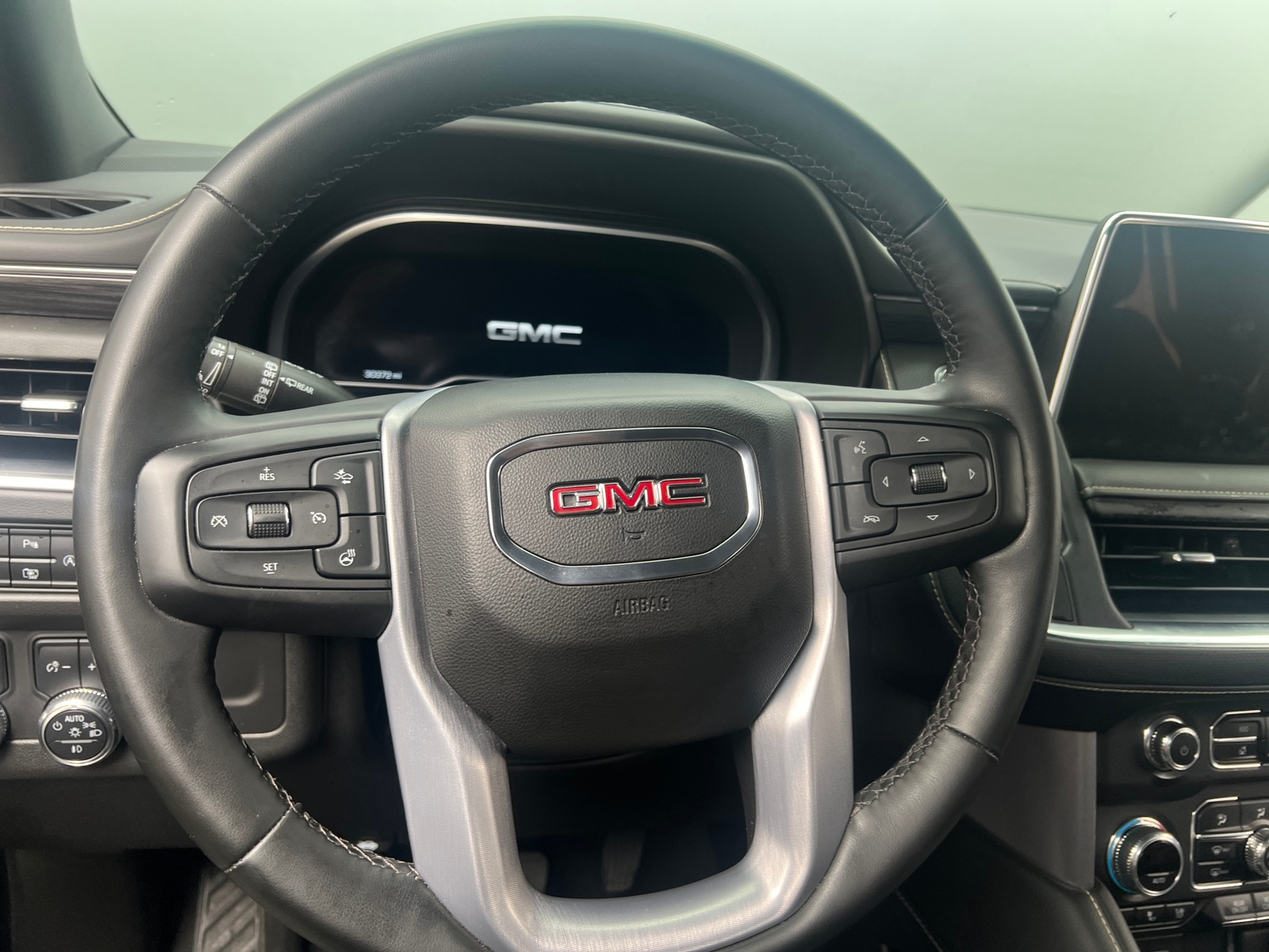 Thumbnail: 2023 GMC Yukon - 4