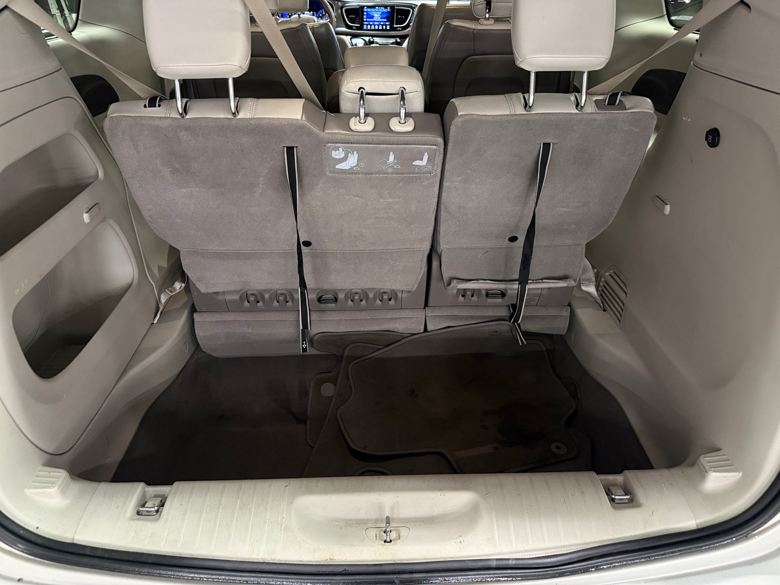 Thumbnail: 2017 Chrysler Pacifica - 6