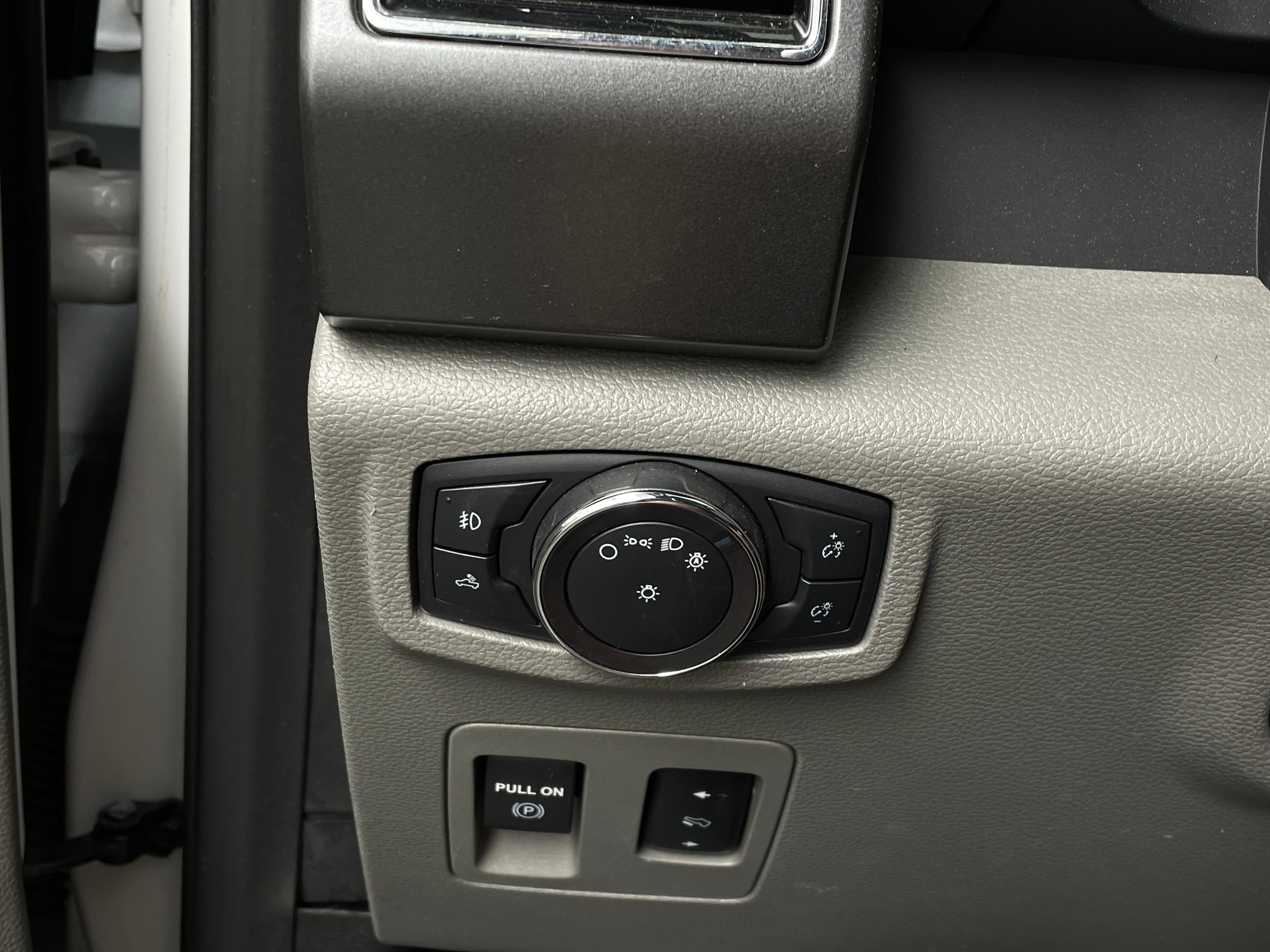 2019 Ford F-150 XLT - Photo 10