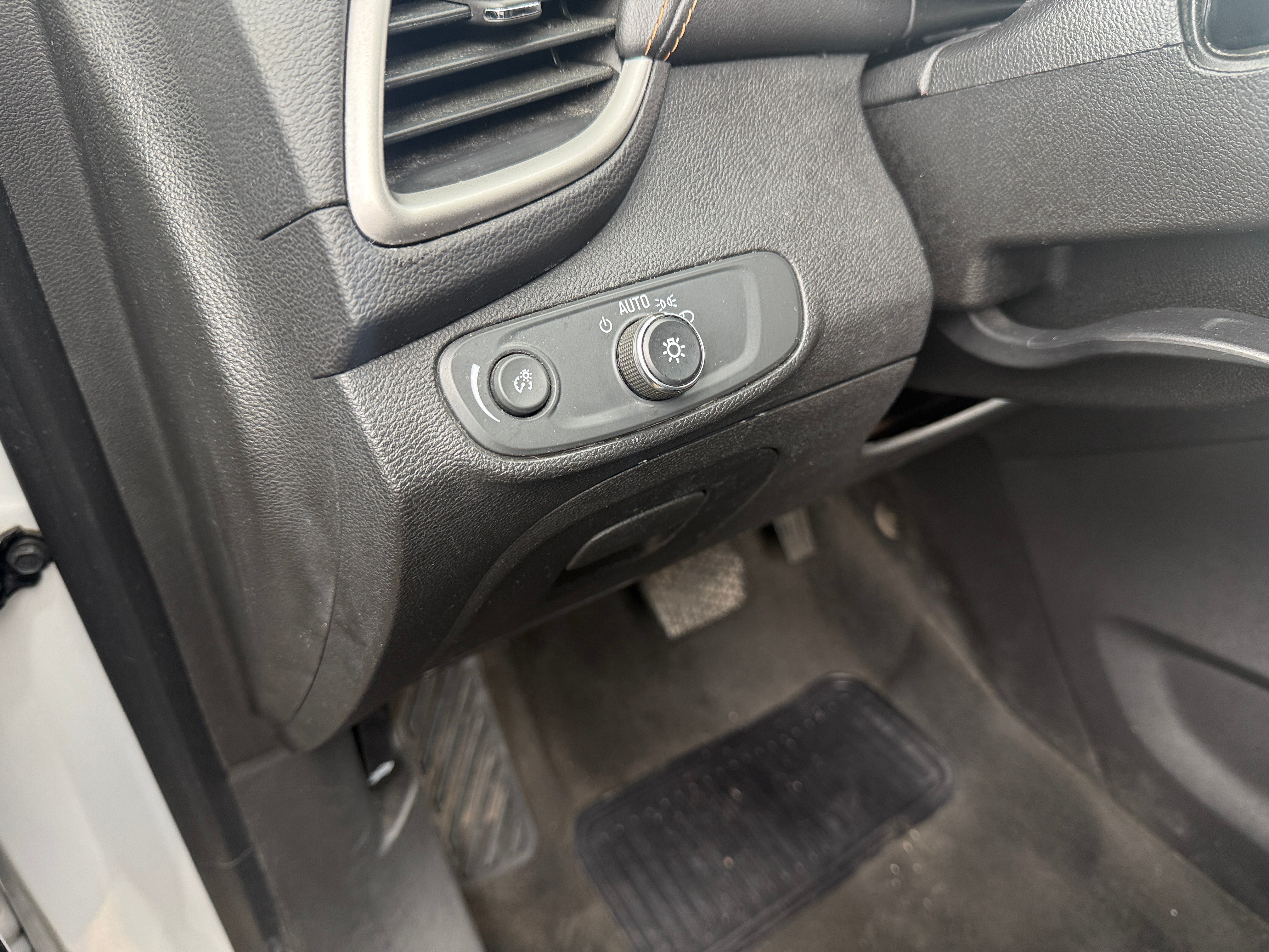 Used 2019 Chevrolet Trax LS with VIN 3GNCJKSBXKL260696 for sale in Auburn, WA