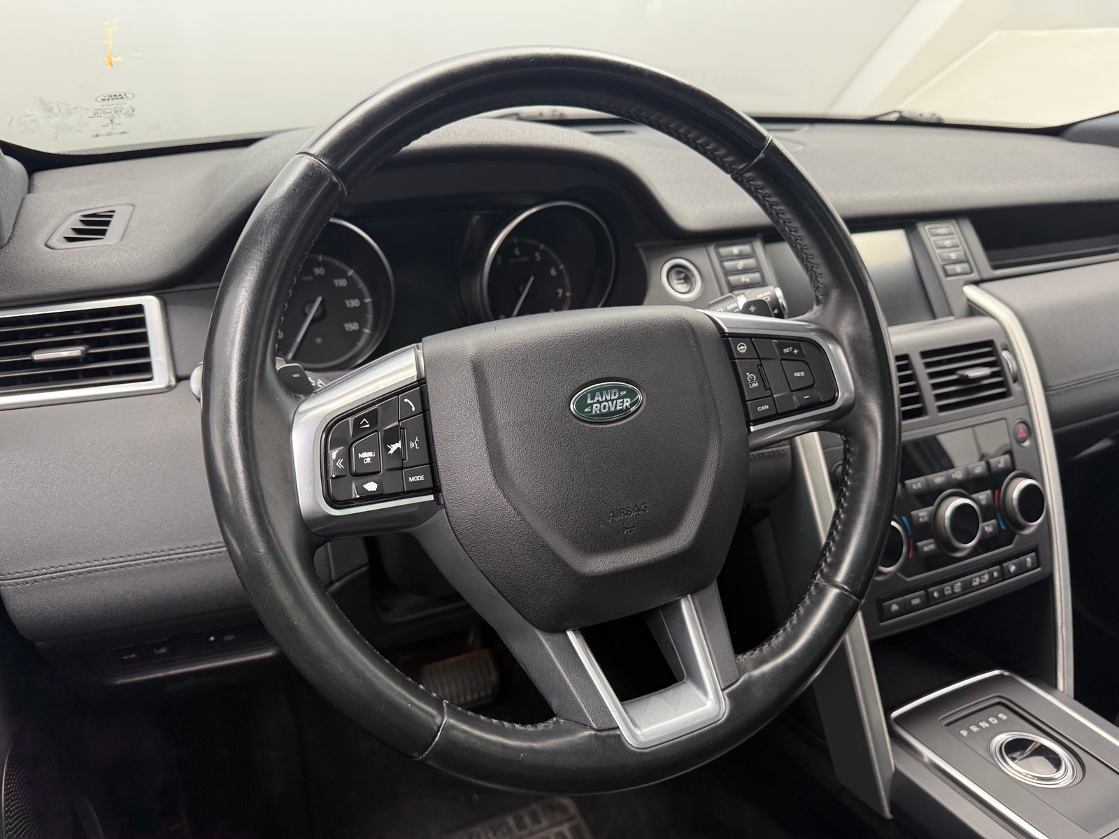 Thumbnail: 2017 Land Rover Discovery Sport - 4