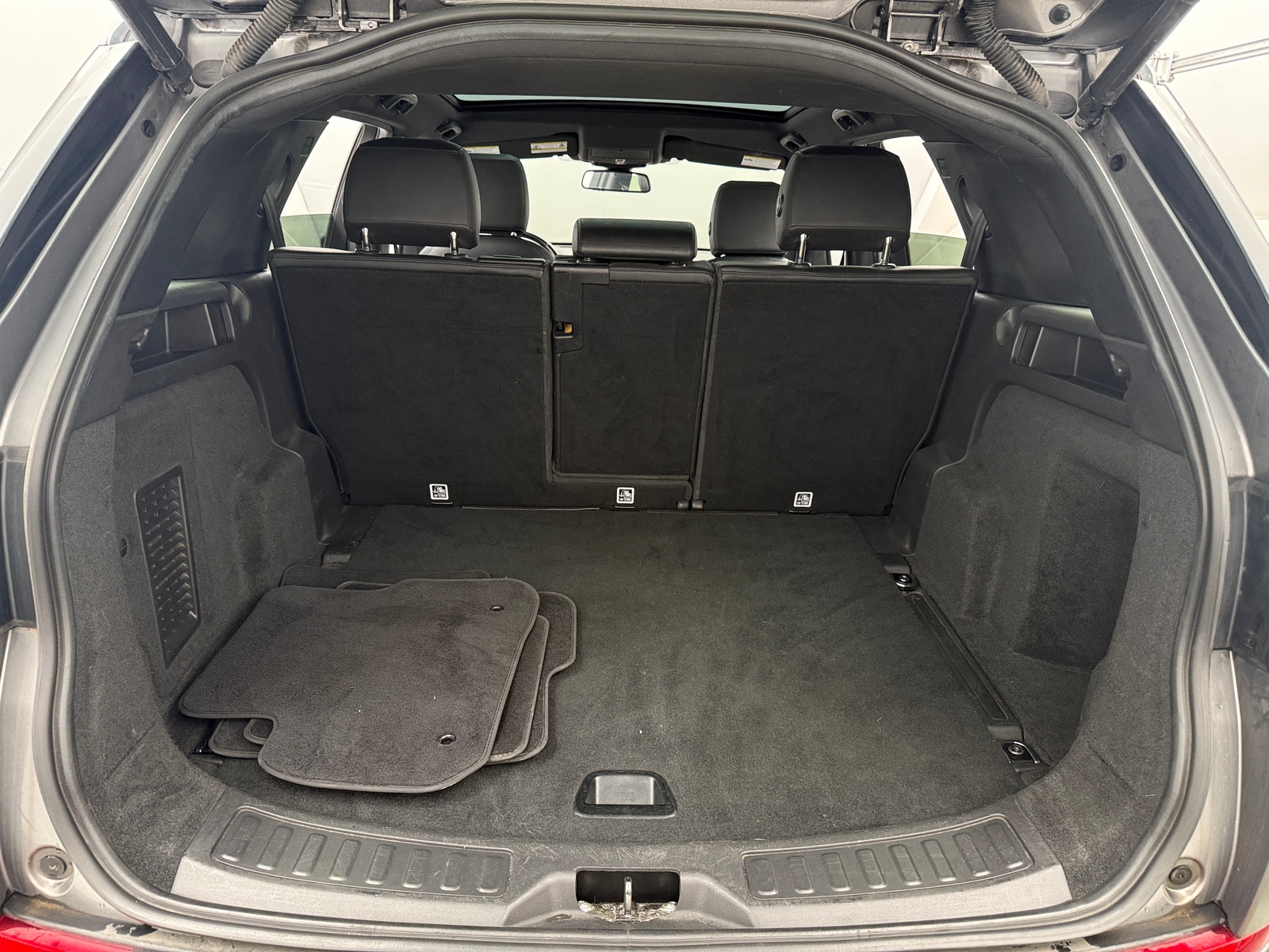 Thumbnail: 2017 Land Rover Discovery Sport - 6