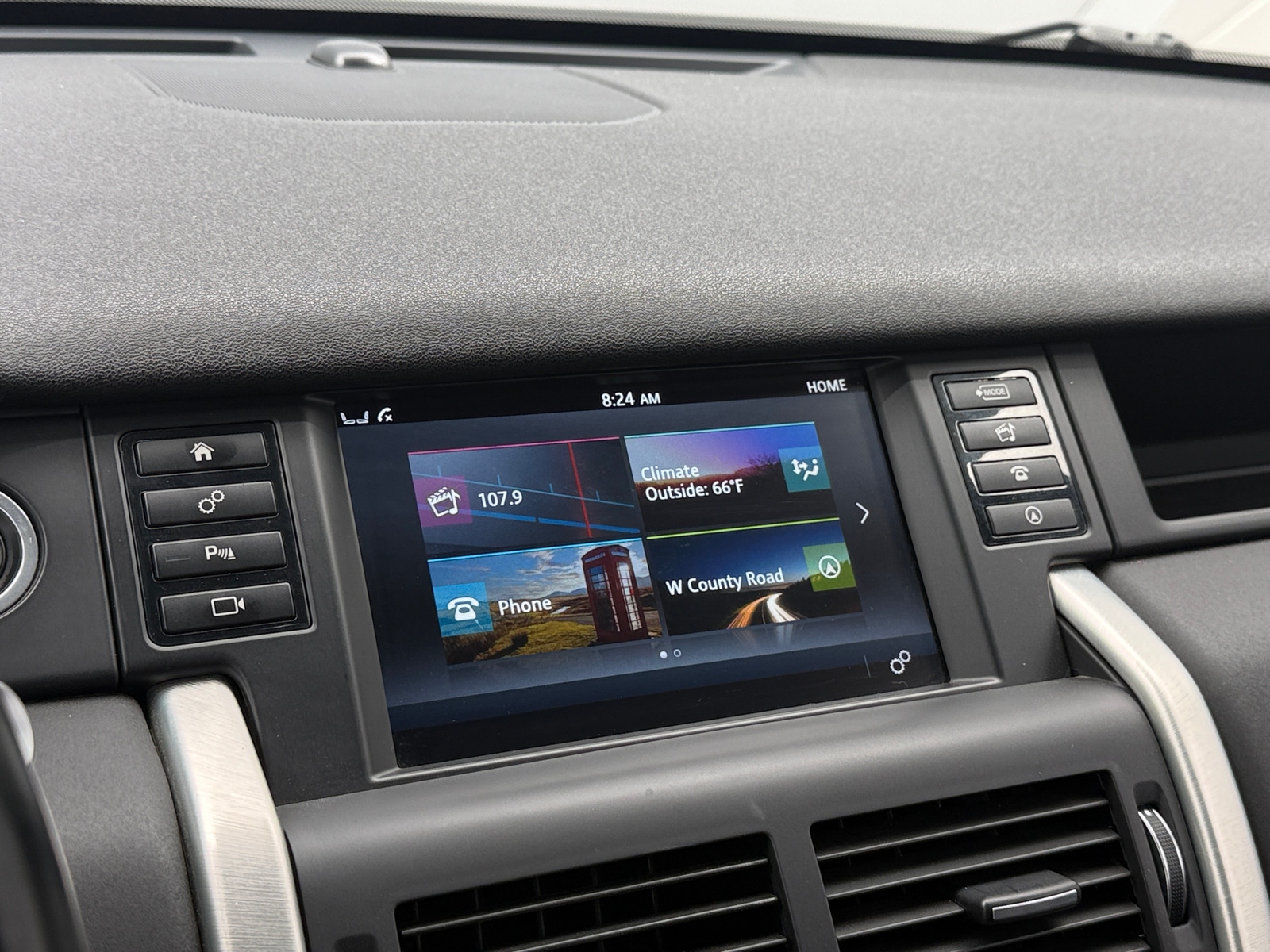 Thumbnail: 2017 Land Rover Discovery Sport - 3