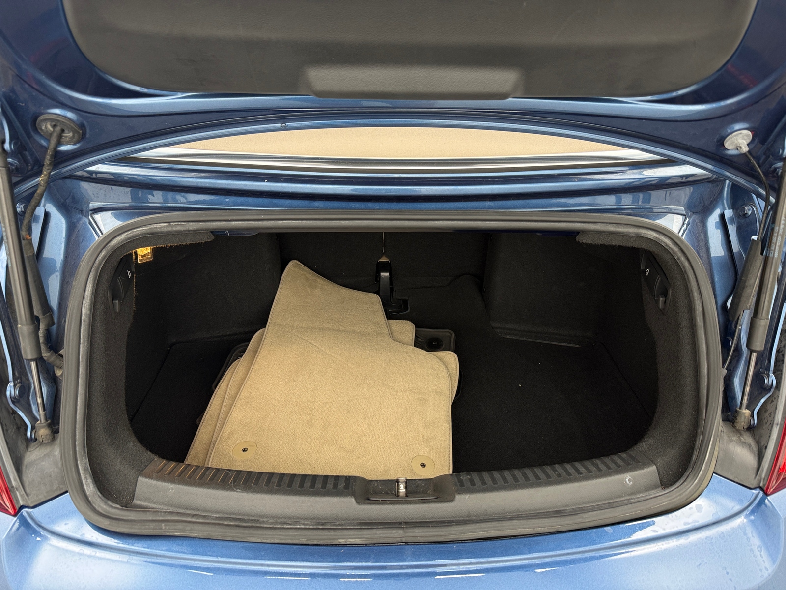 Thumbnail: 2017 Volkswagen Beetle - 7