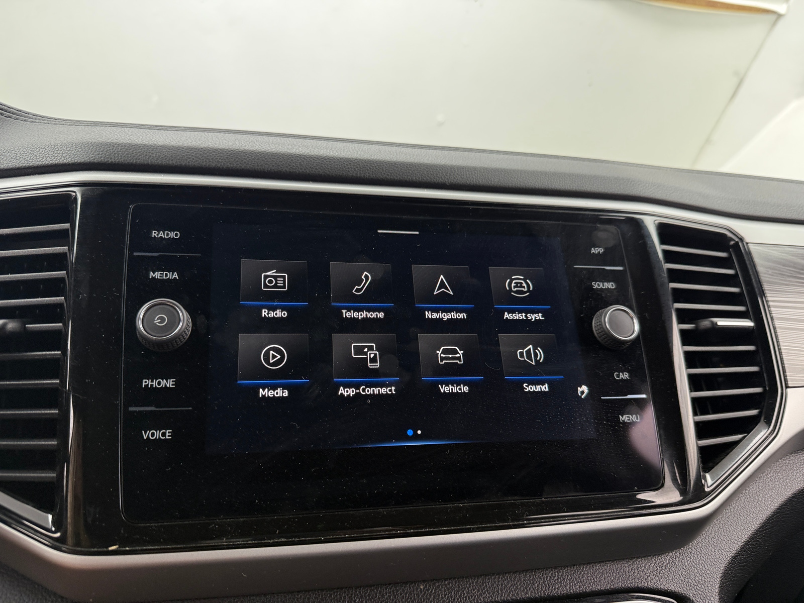 Thumbnail: 2023 Volkswagen Atlas - 3