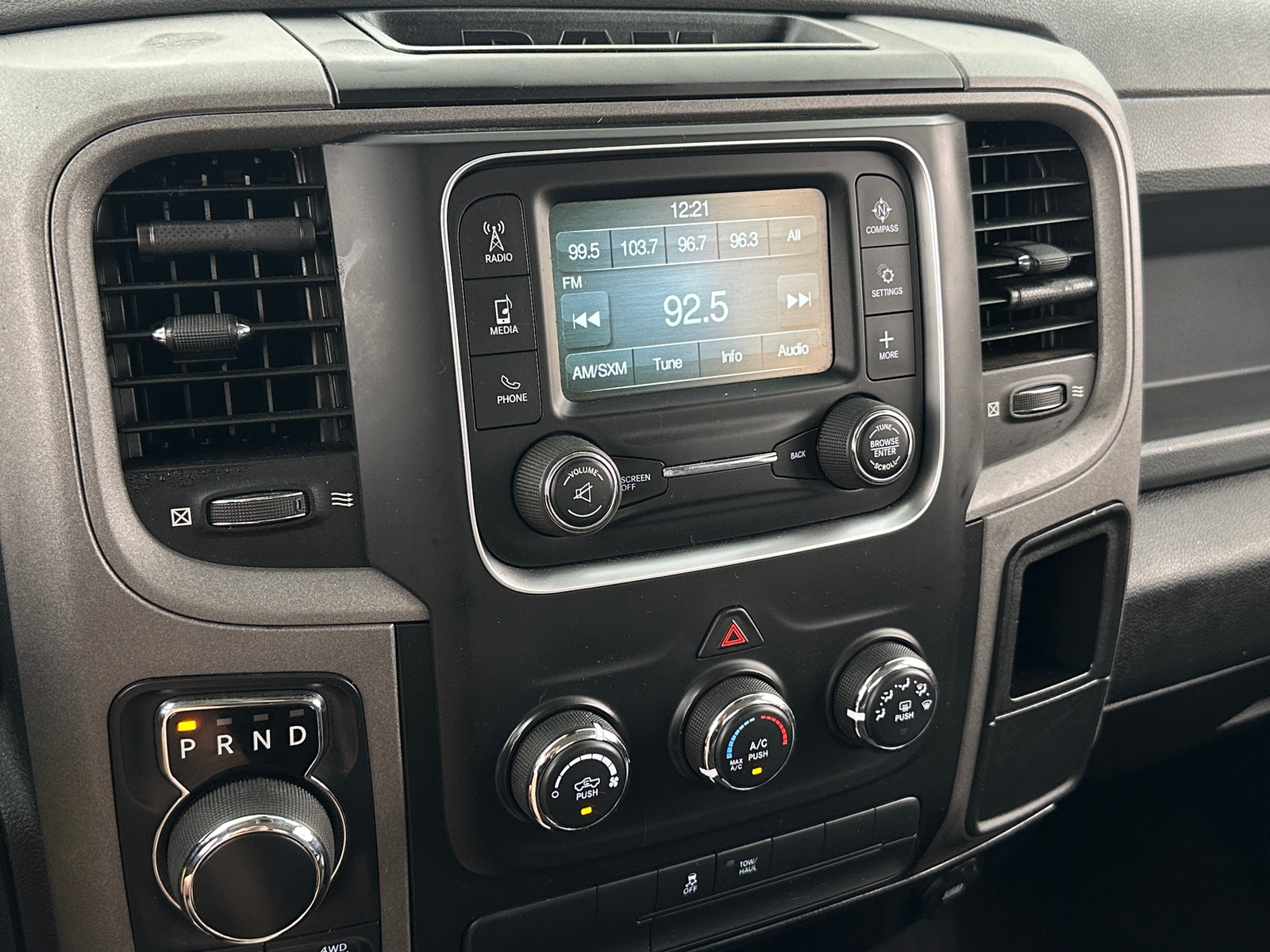 Thumbnail: 2020 RAM 1500 Classic - 4