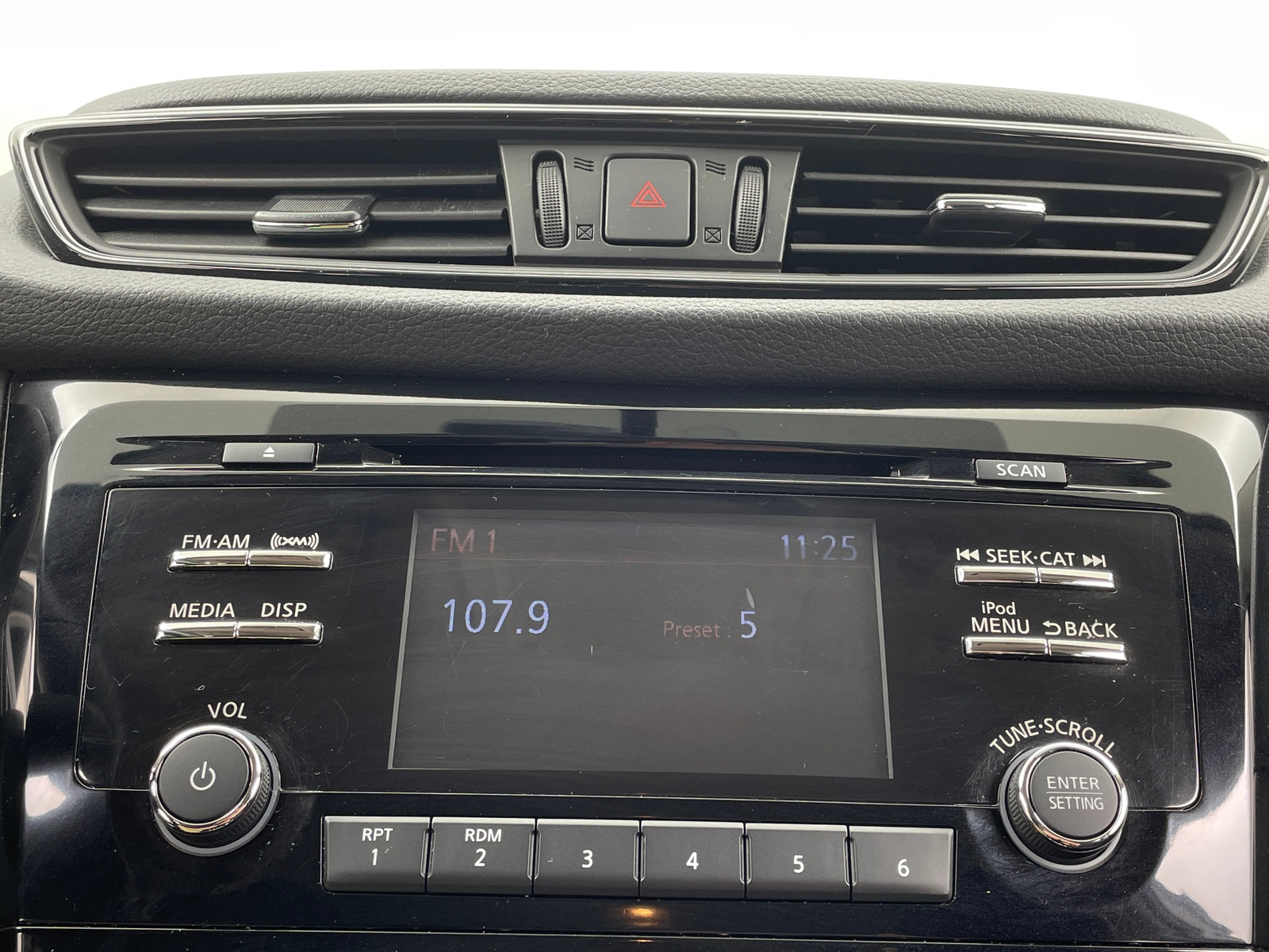 Thumbnail: 2017 Nissan Rogue - 4