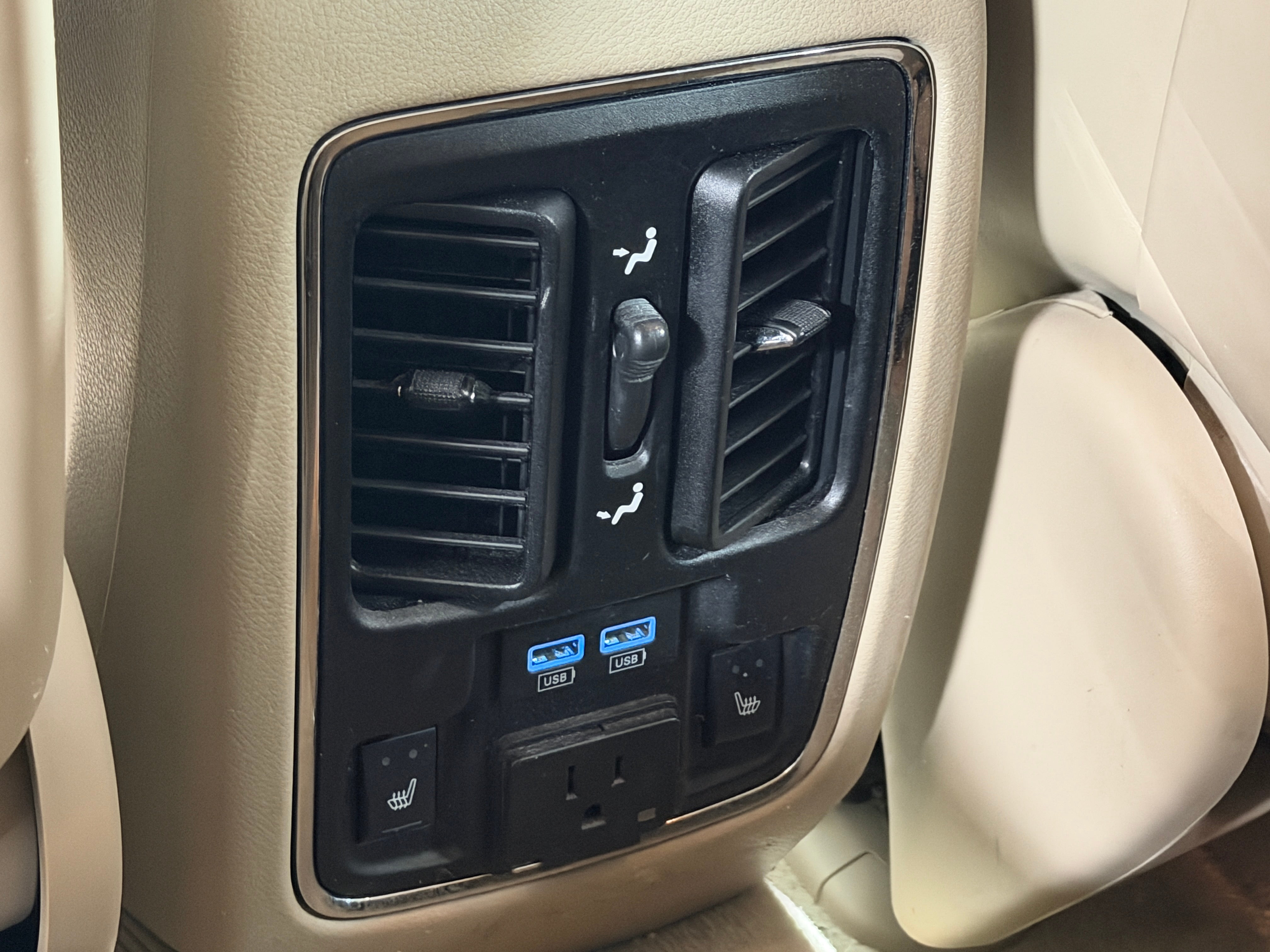 Used 2015 Jeep Grand Cherokee Overland with VIN 1C4RJECGXFC654506 for sale in Pewaukee, WI